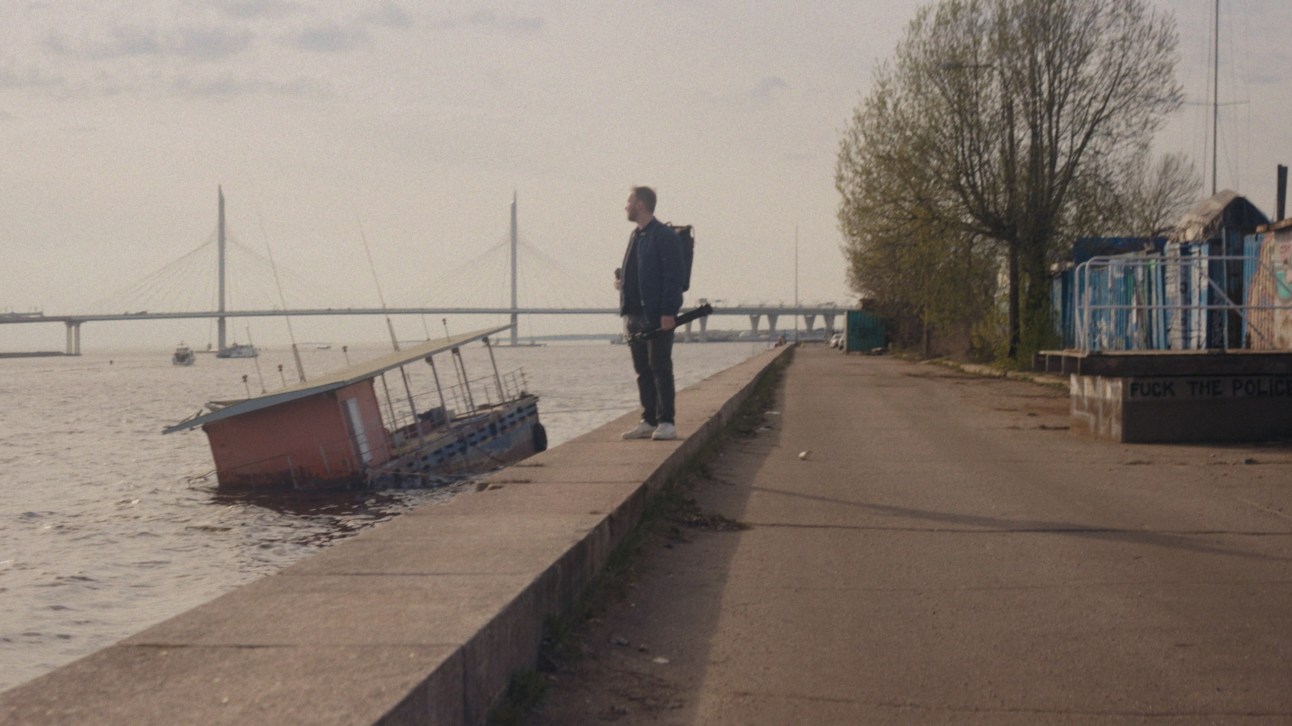 Незнакомцы и улицы на плёнку (YouTube video)