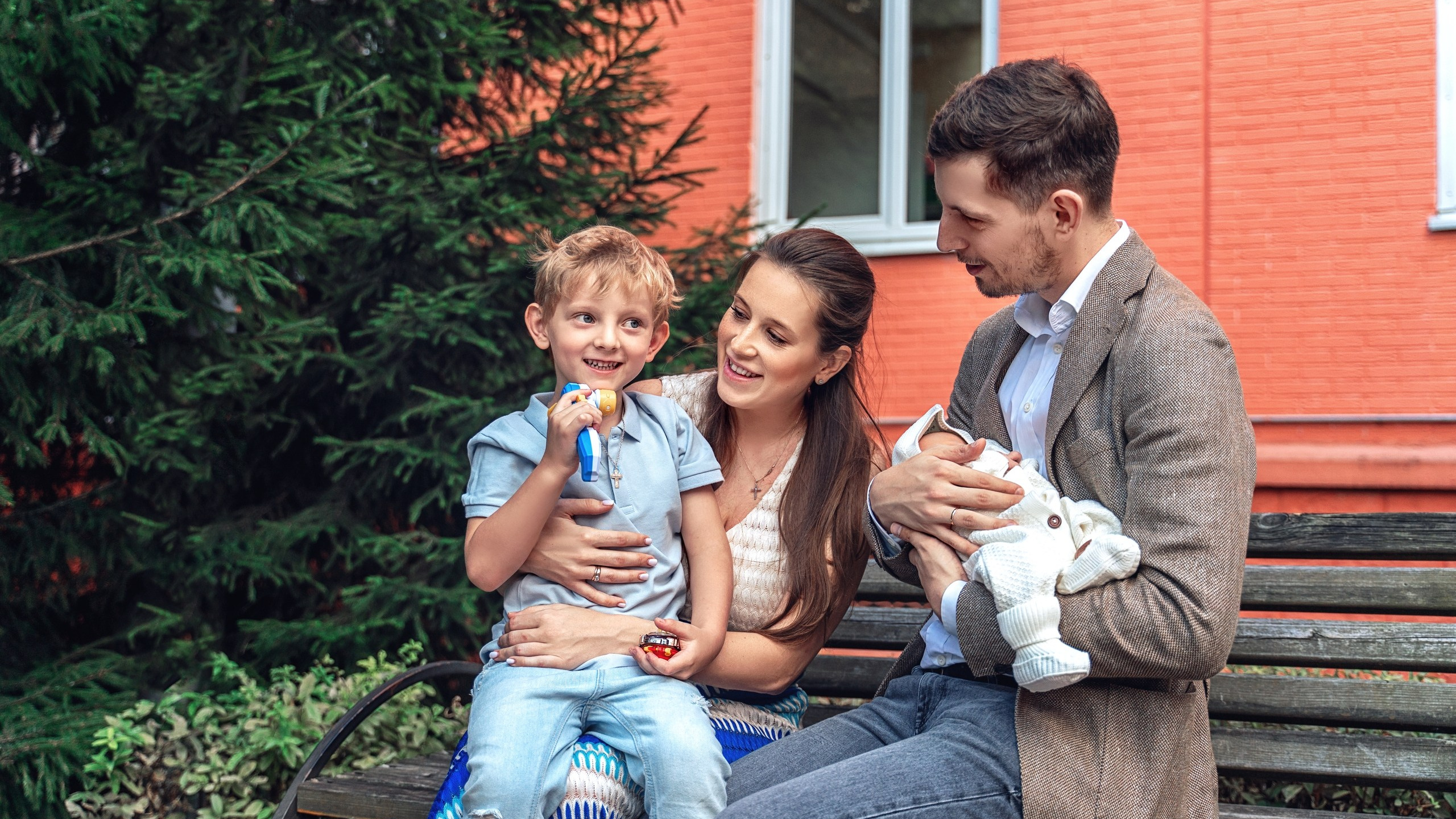 Выписка из роддома 29 им Н. Э. Баумана. Фотограф на выписку из роддома. Фотограф \ Видеограф на Крещение, Венчание Москва| Семейные съемки