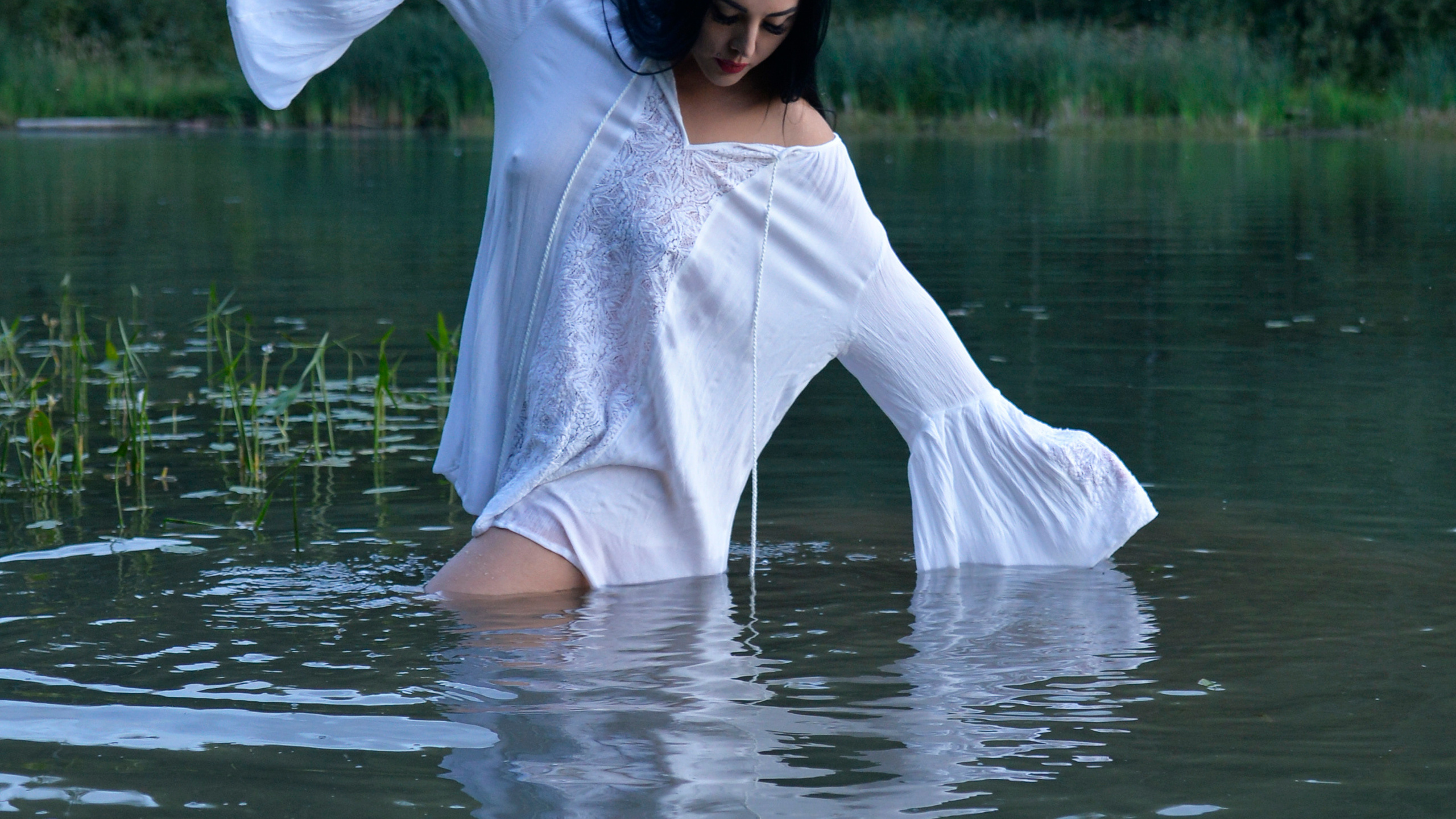 На озере в лесу