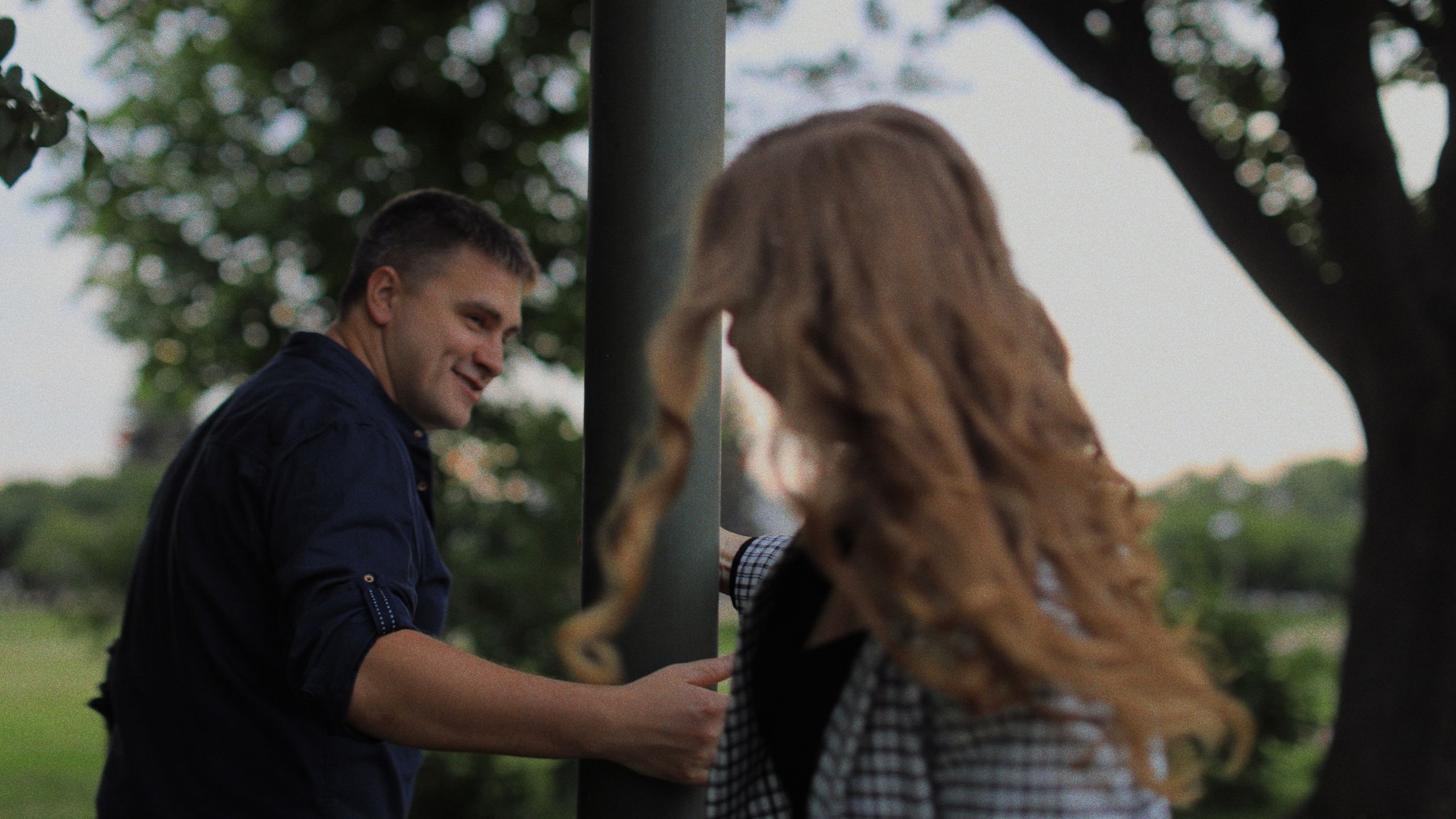 Мы целовались смеясь.