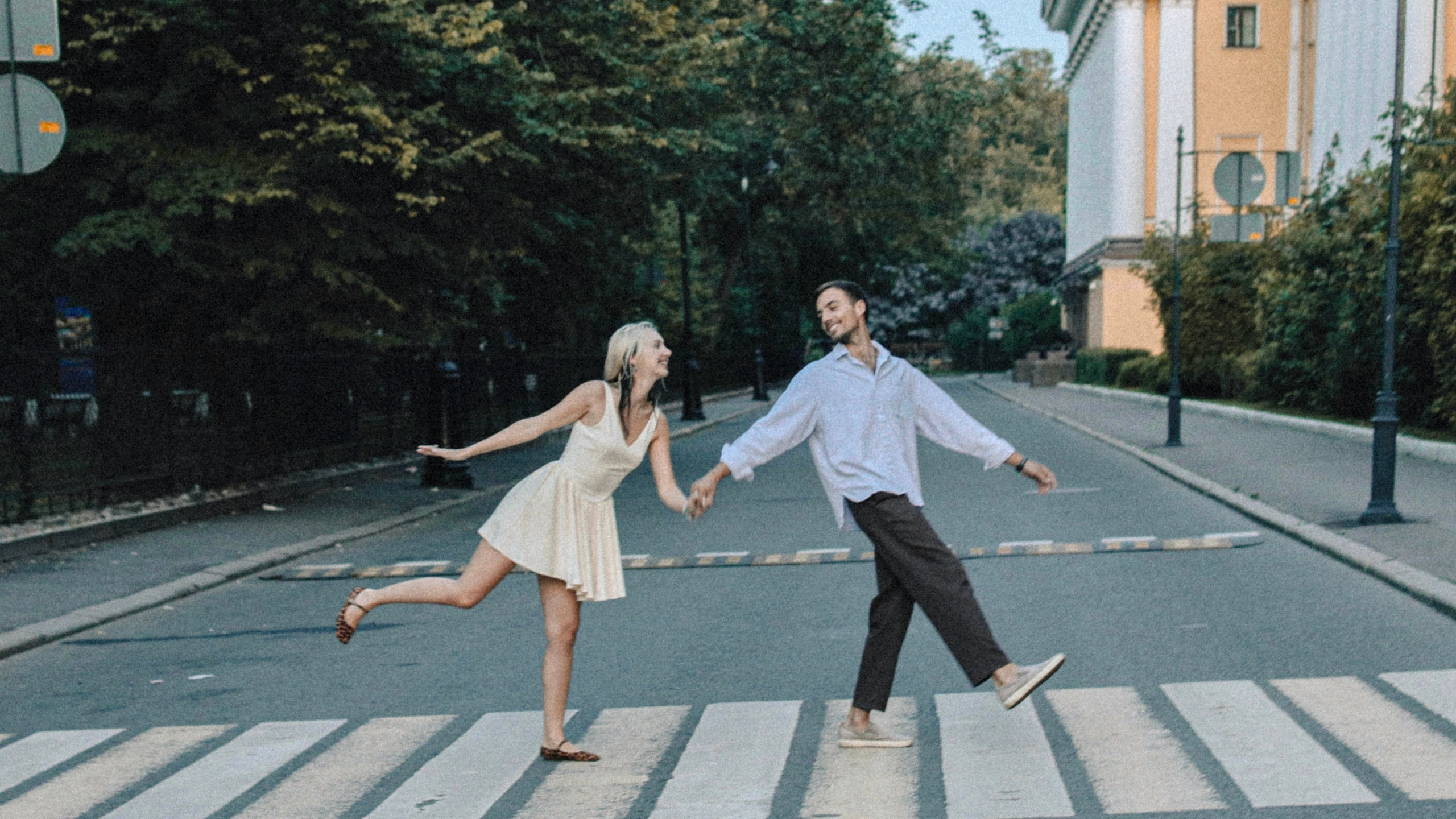 Одевайся, выходи на утренний поцелуй.