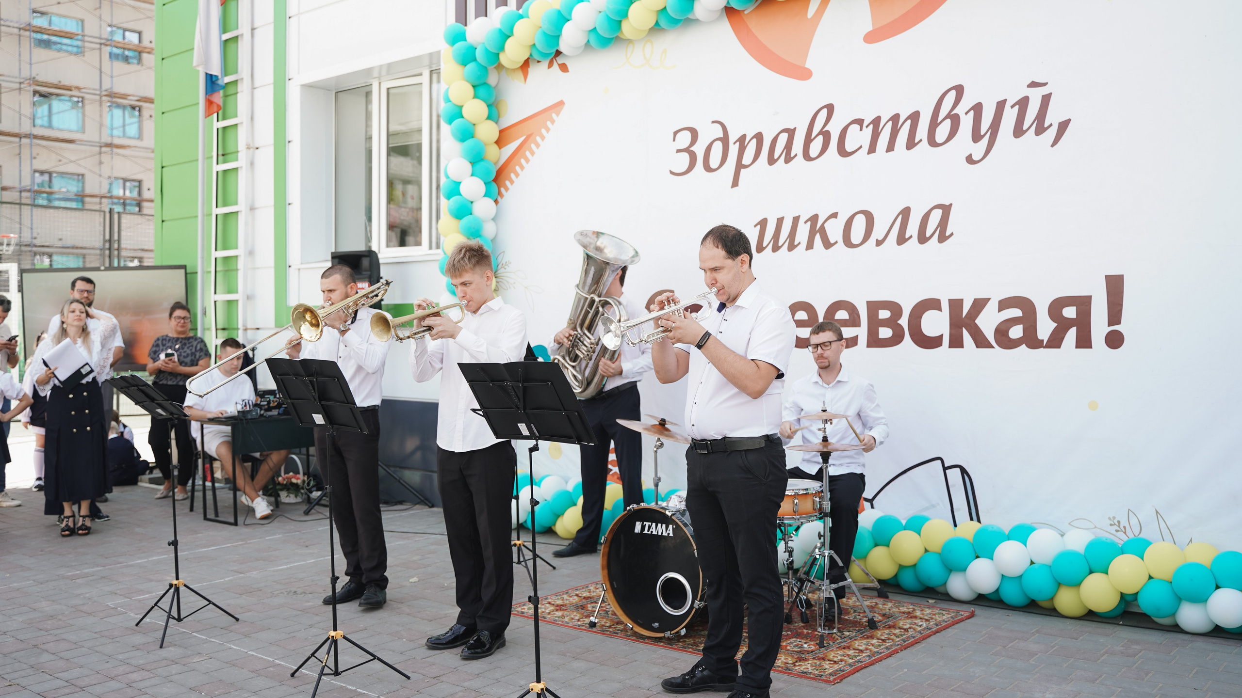 Школьная линейка. Фото и видео для вас в Астрахани!