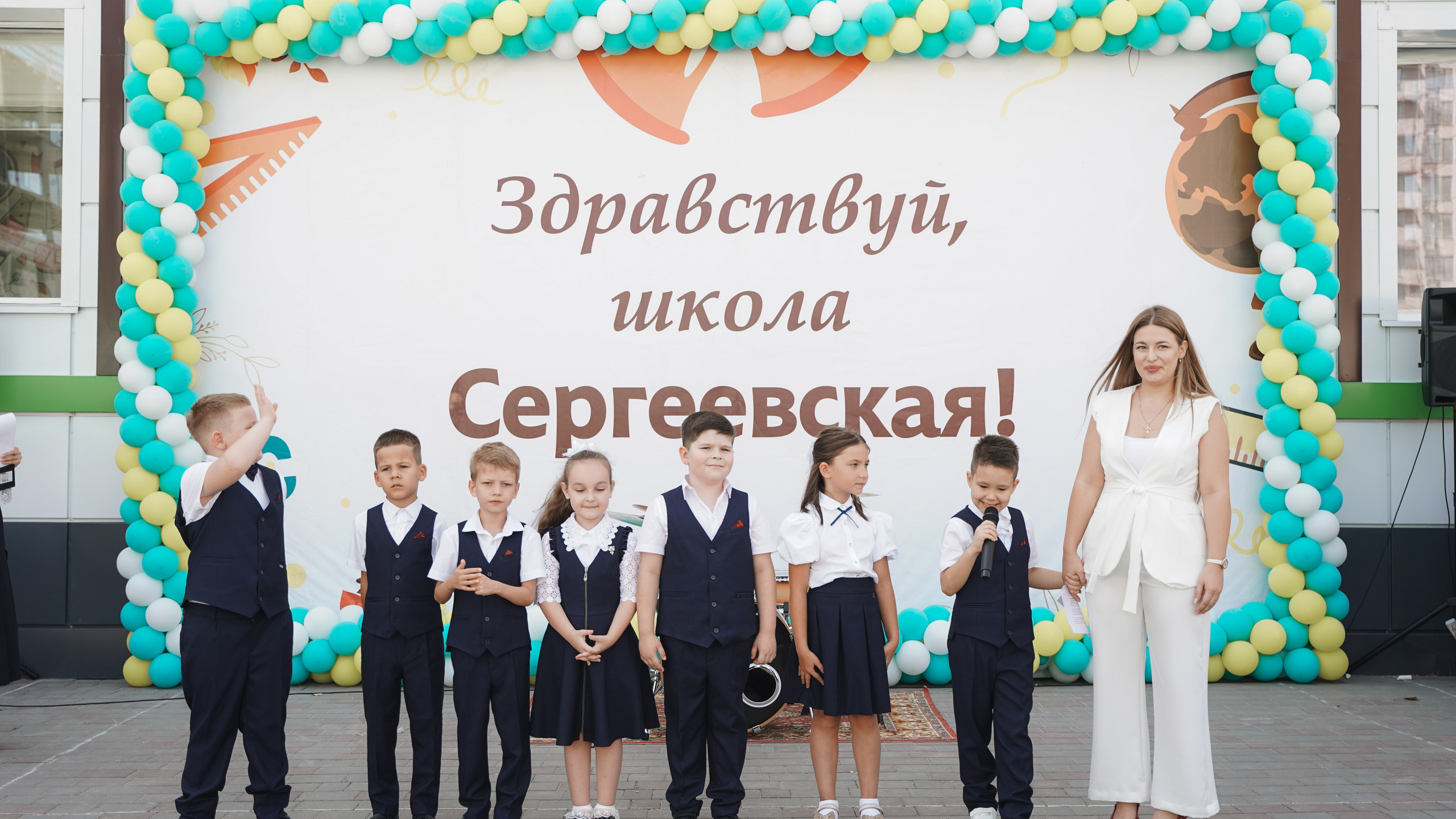 Школьная линейка. Фото и видео для вас в Астрахани!