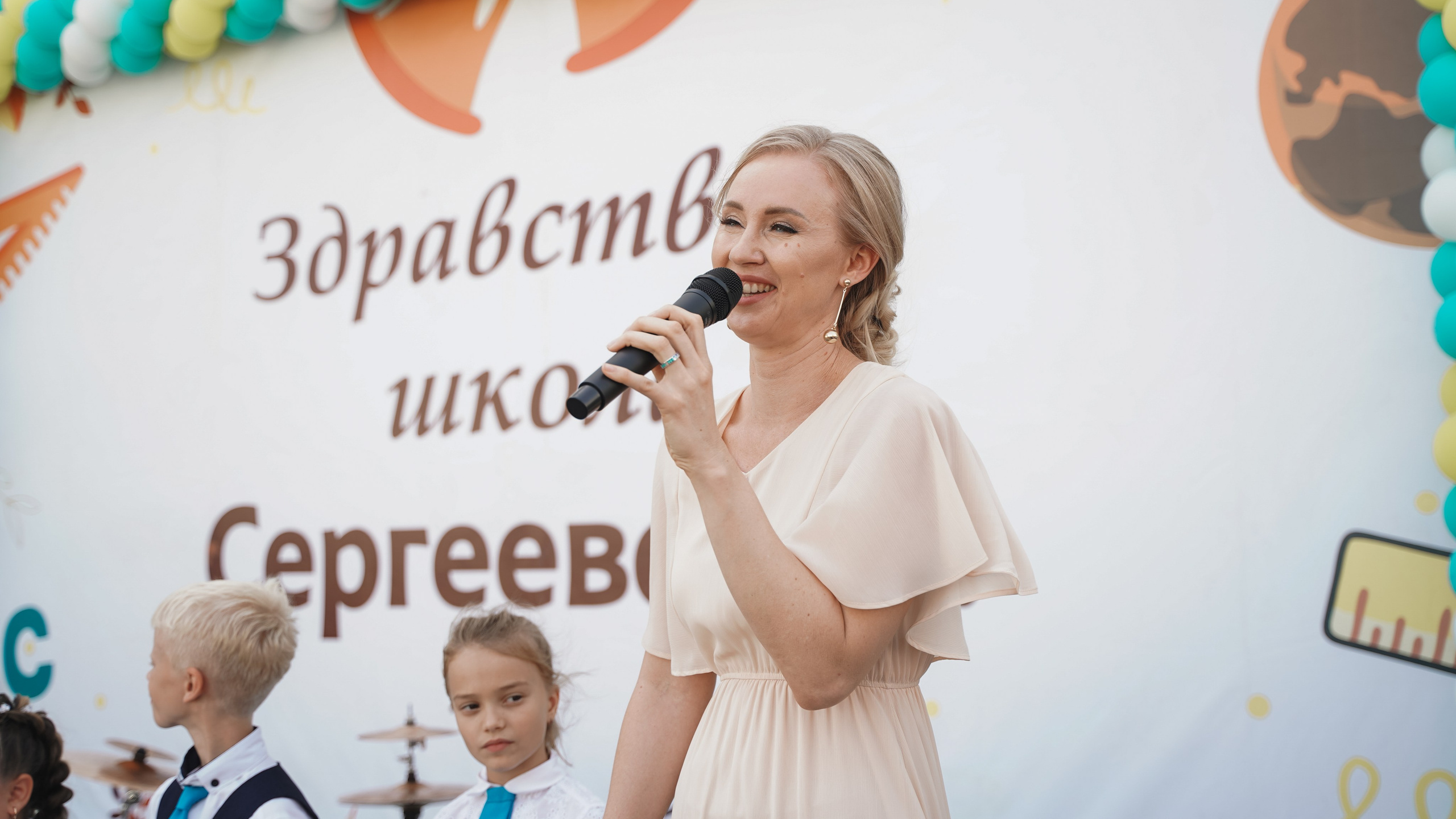 Школьная линейка. Фото и видео для вас в Астрахани!