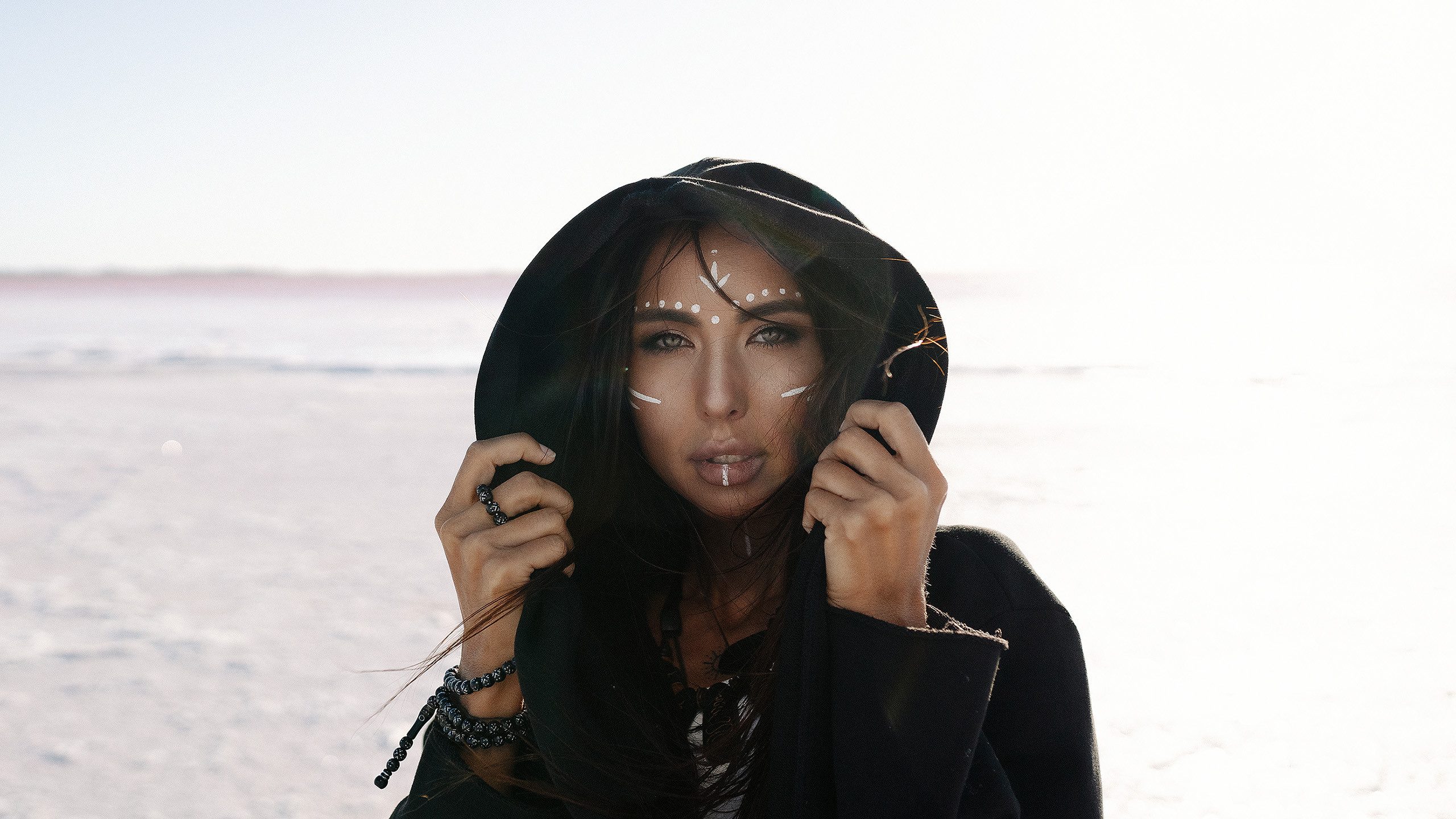 Нелли. Женский портрет на просторах розового озера