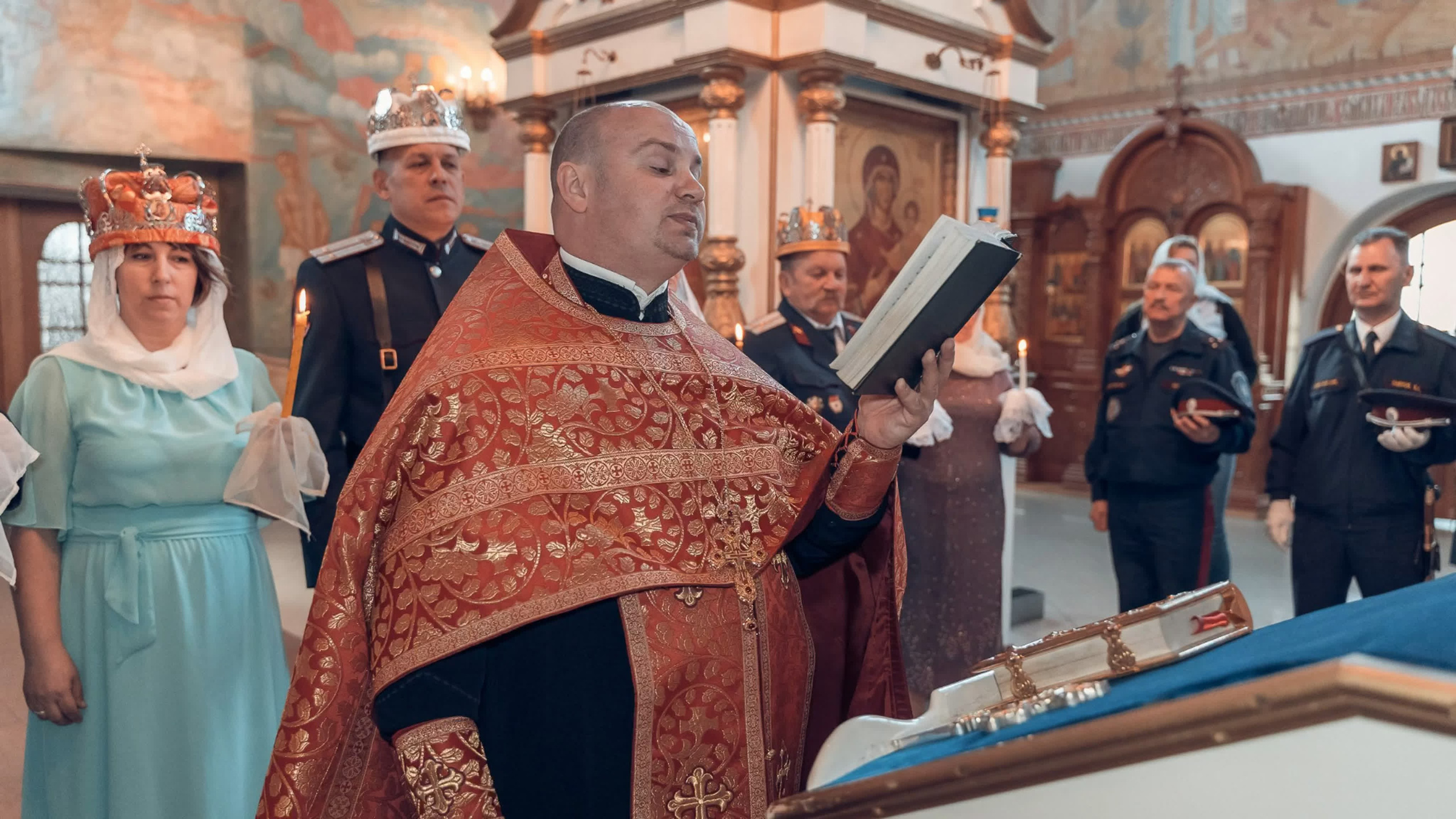 Венчание в храме Матери Божьей Нечаянная Радость г. Новомосковск. Церковный фотограф Севастополь