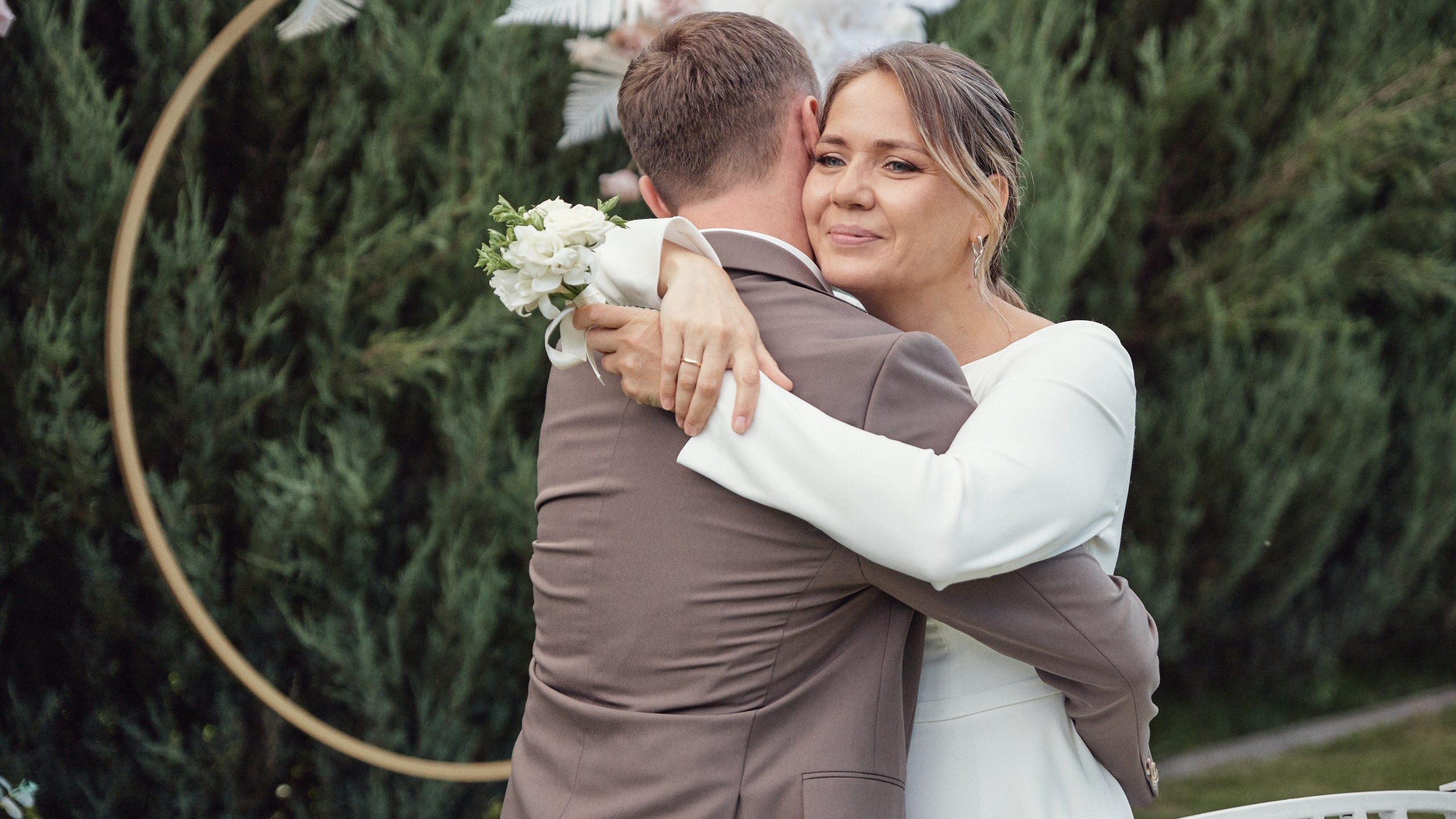 Счастье здесь