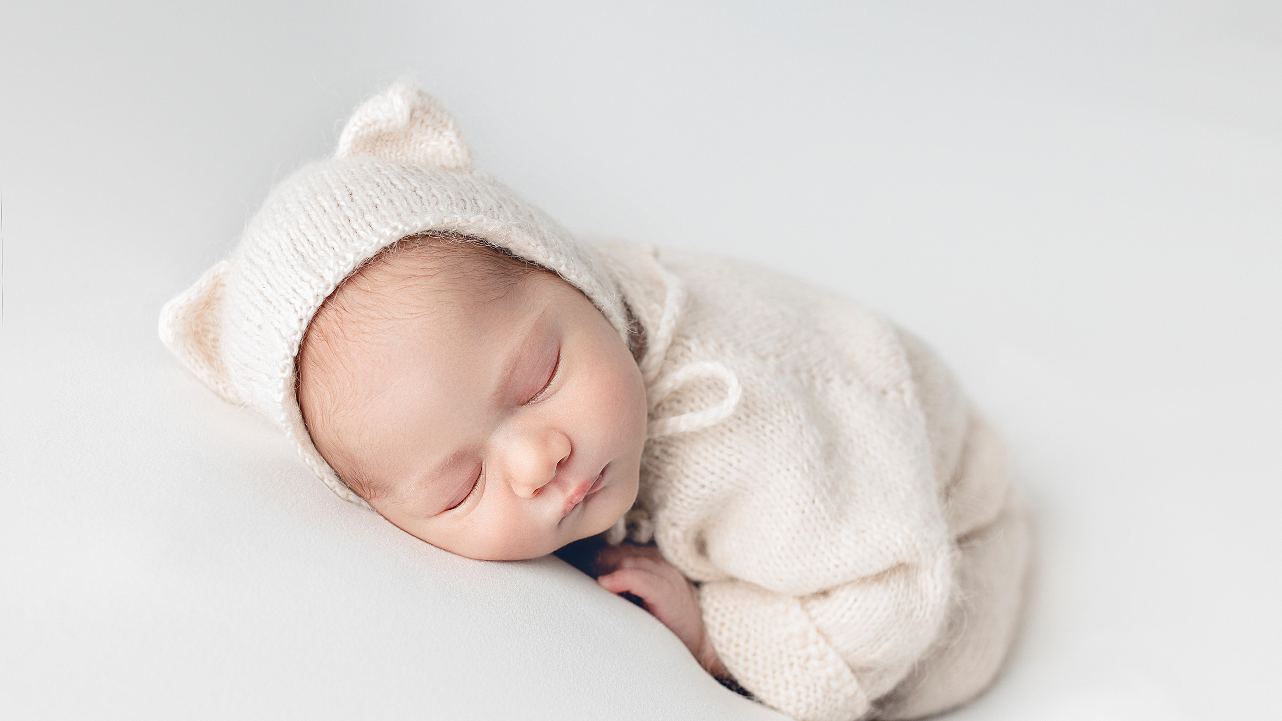 Первая фотосессия малышки с прекрасным именем Мирослава