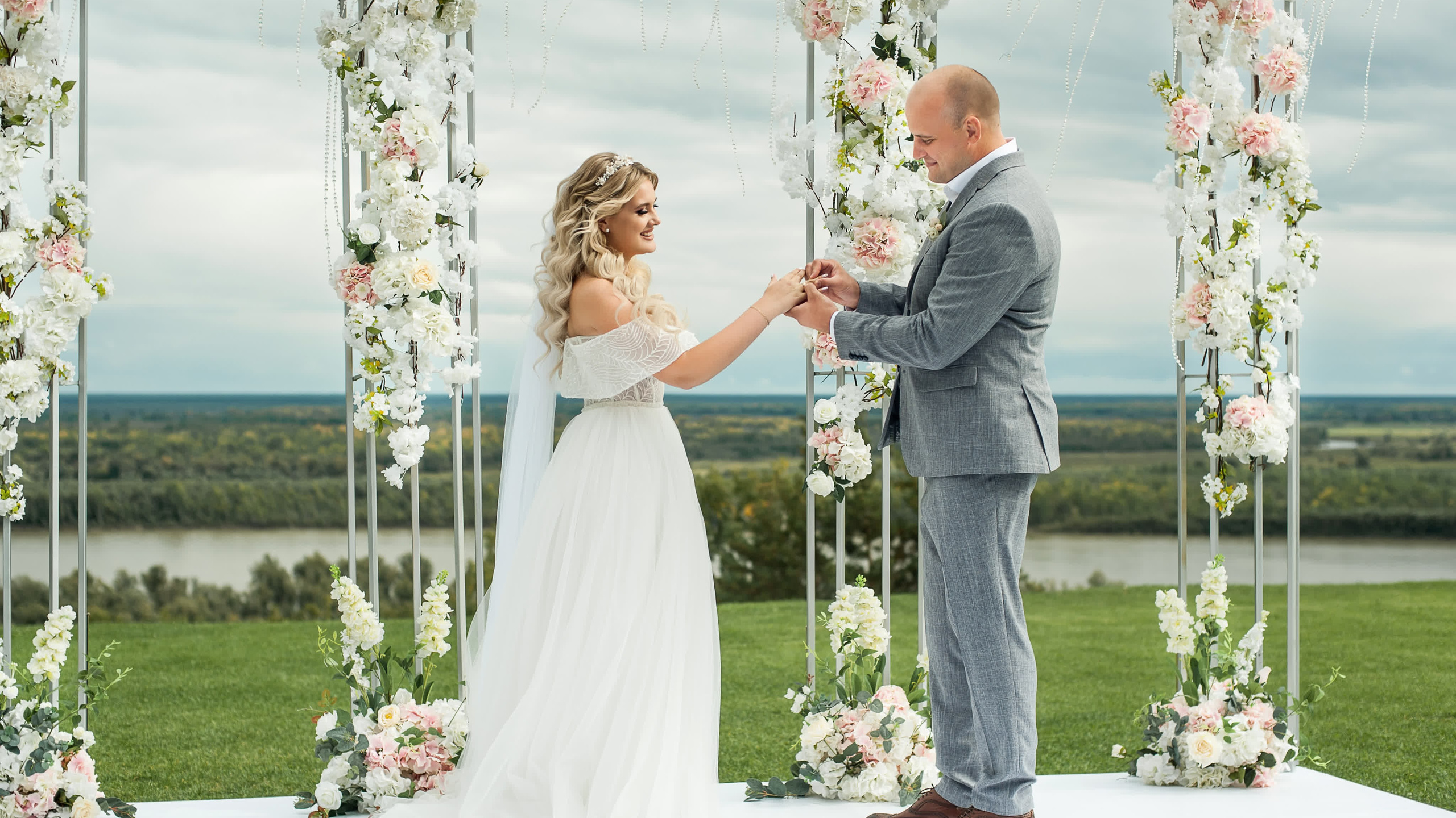 Шикарная свадьба в обрыве. Свадебный организатор Марина Корсакова, Барнаул, Бийск, Алтайский край, Горный Алтай, Новосибирск