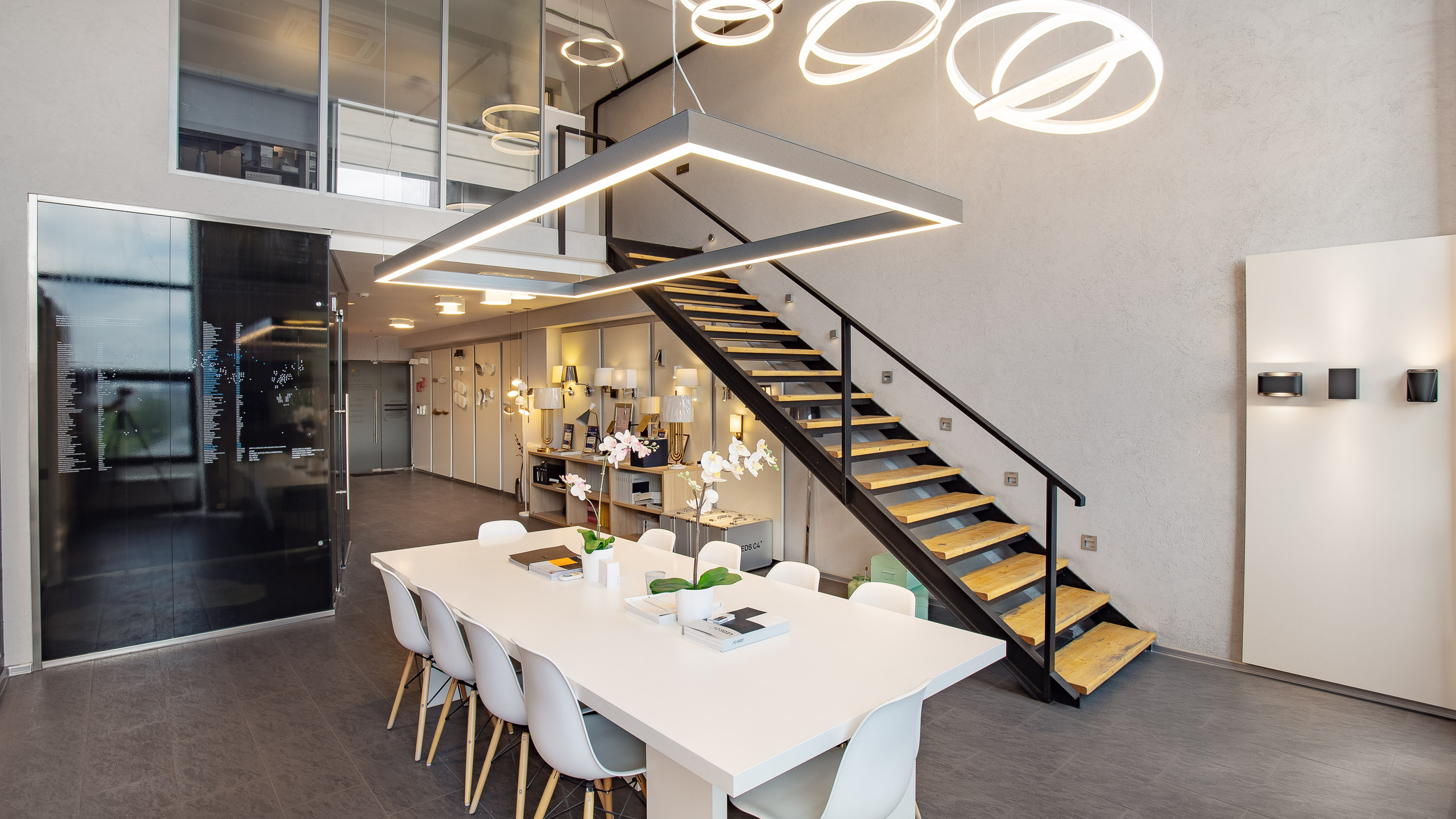 Магазин люстр и светильников испанского бренда