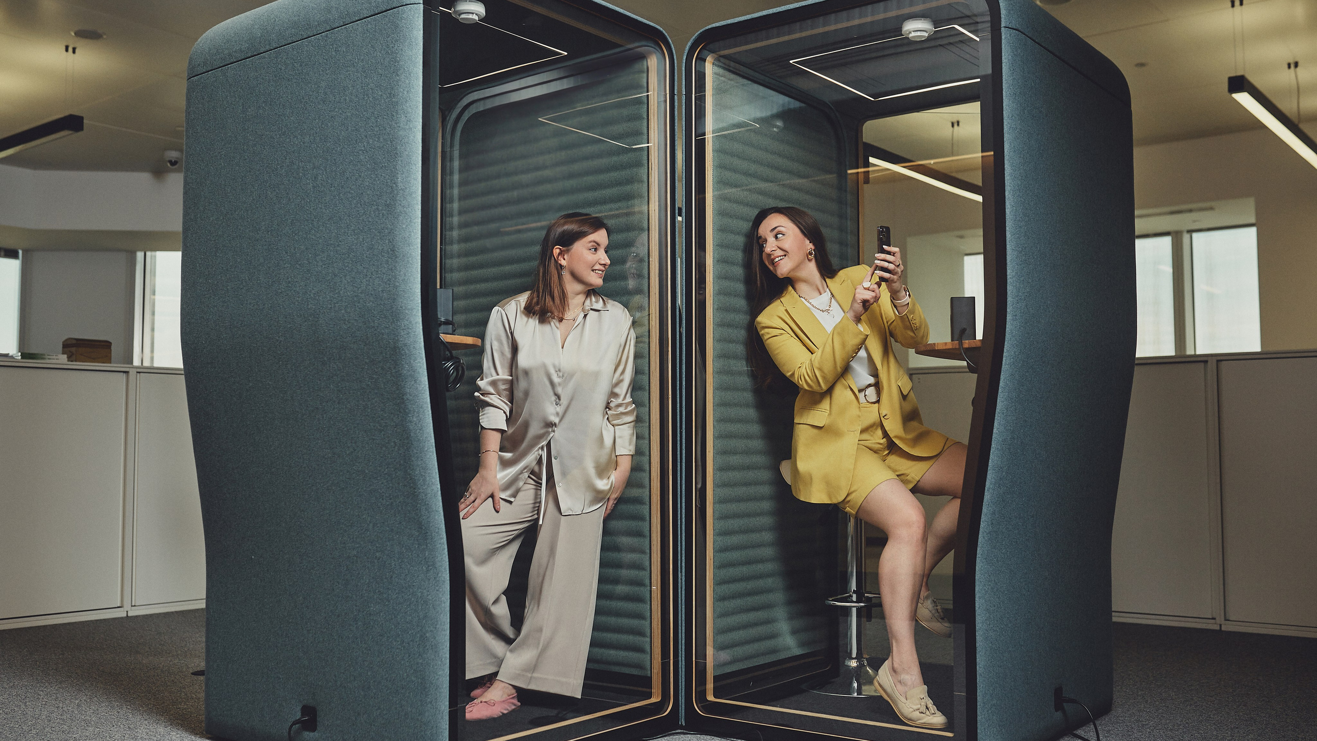 Съёмка в&nbsp;офисе Japan Tobacco International