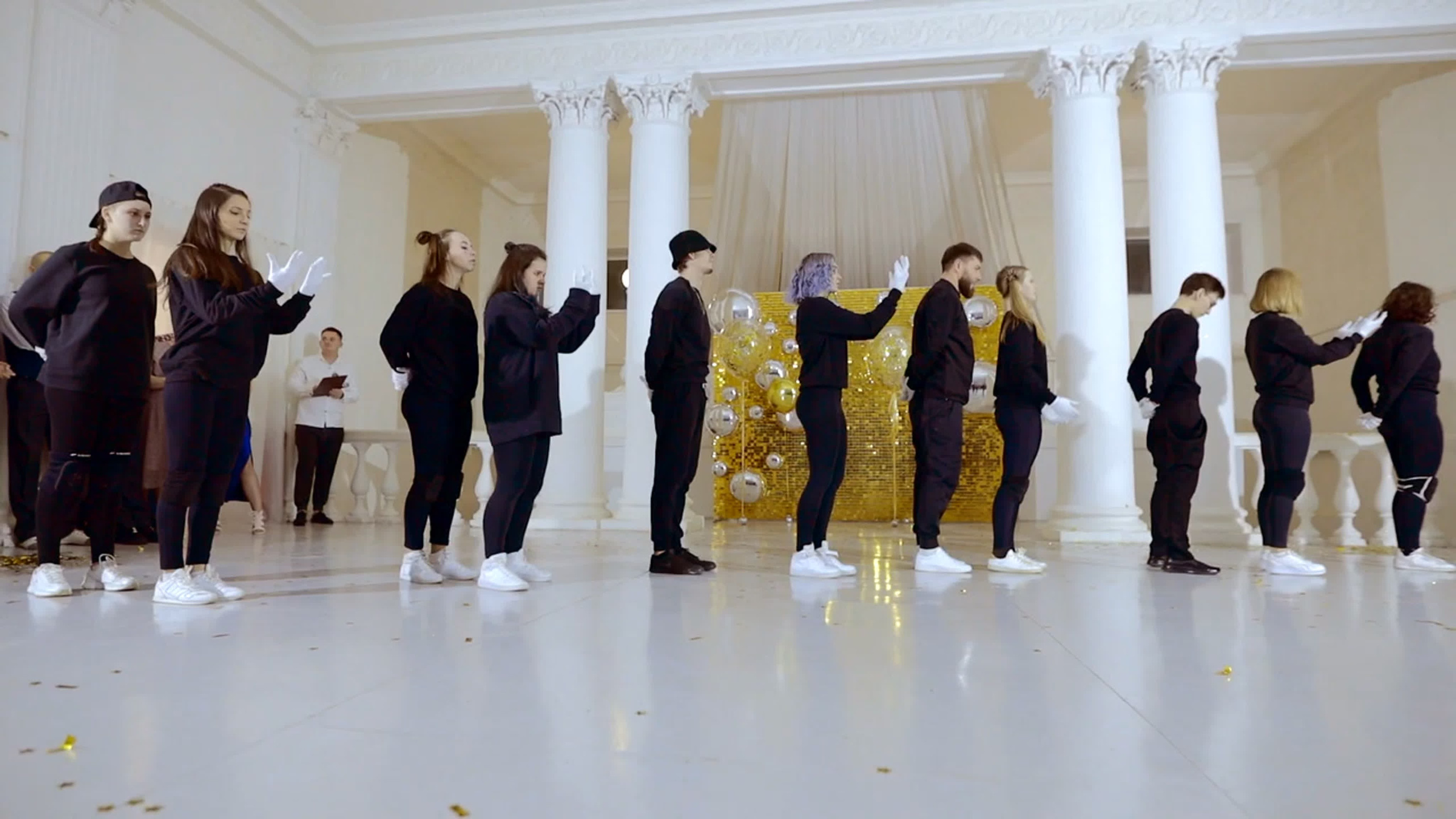 Видео снято в фотостудии «2 этаж»