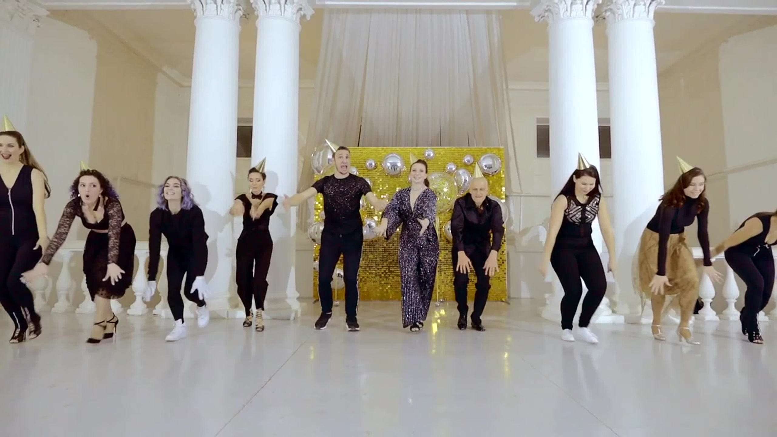 Видео снято в фотостудии «2 этаж»