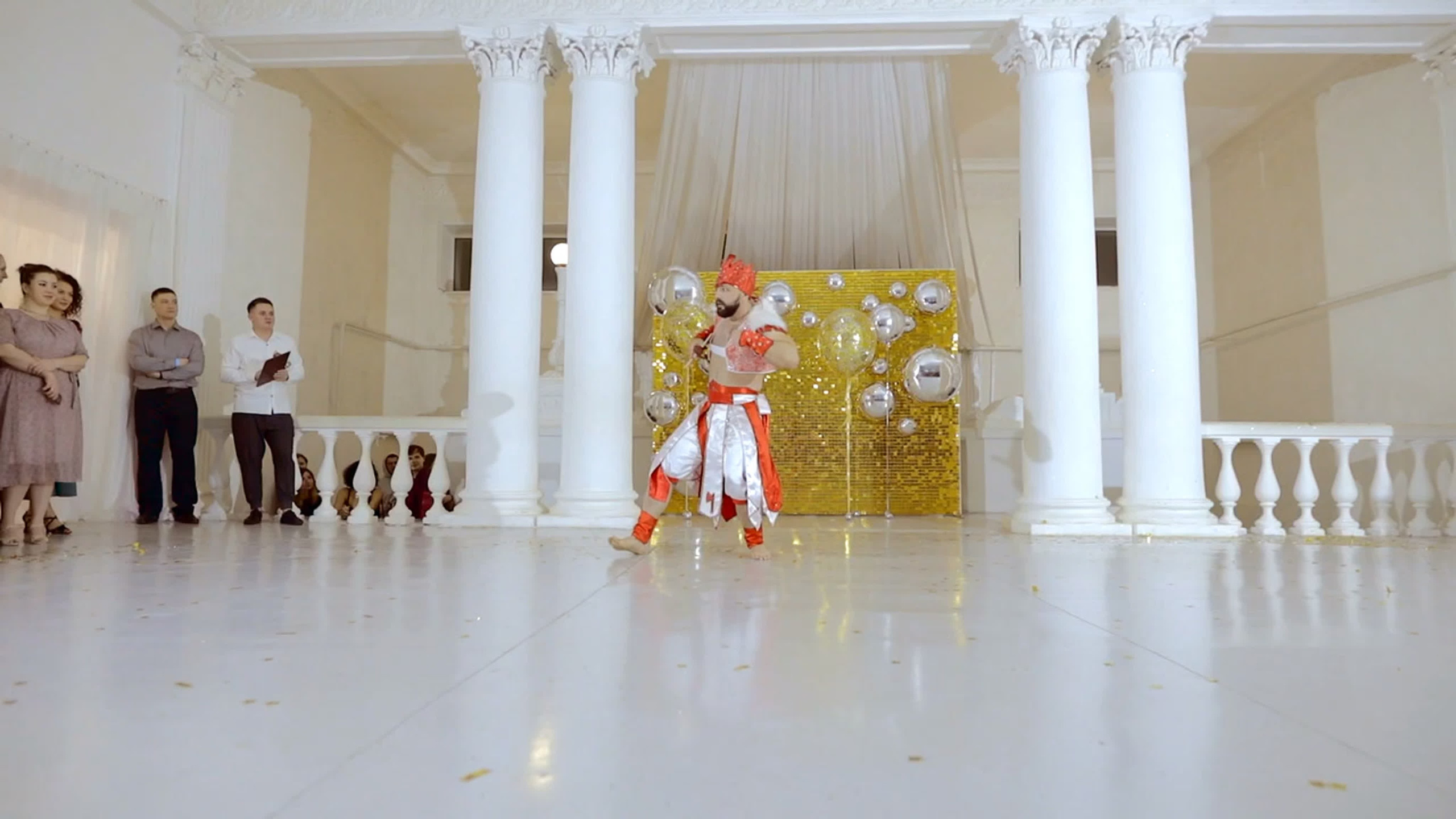 Видео снято в фотостудии «2 этаж»