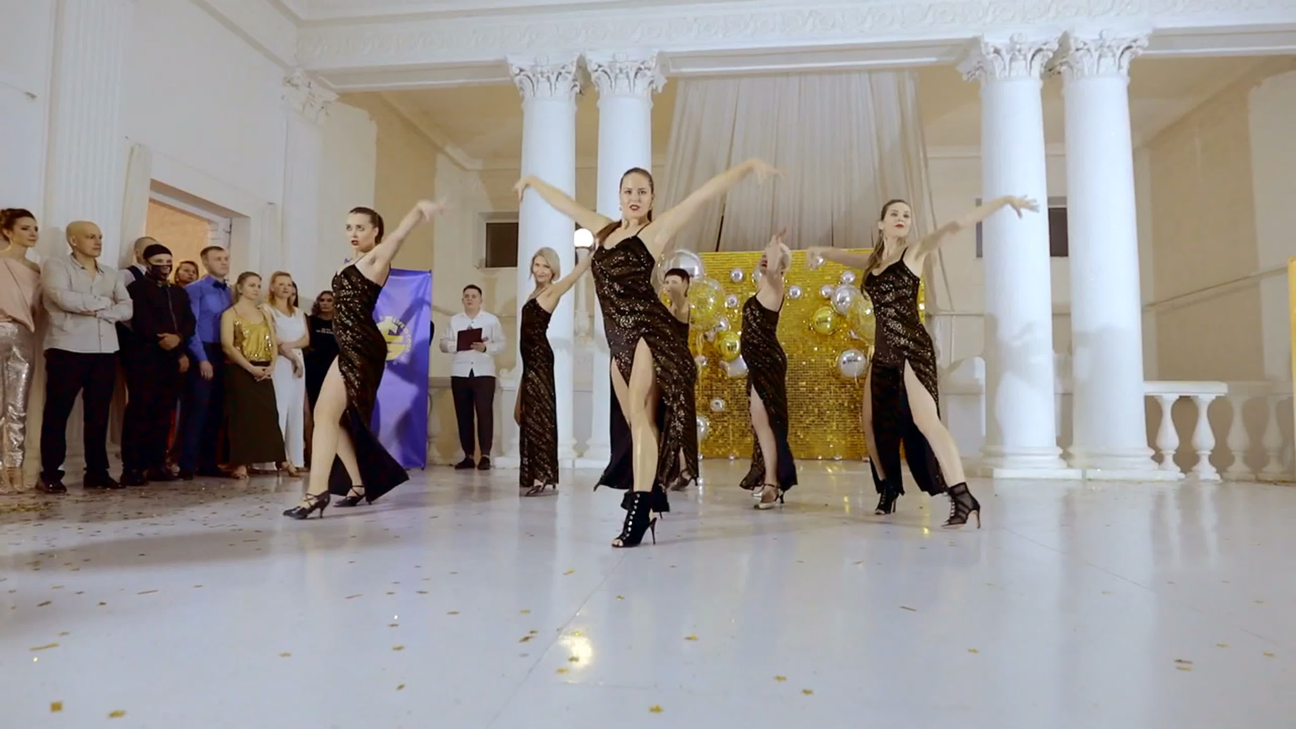 Видео снято в фотостудии «2 этаж»