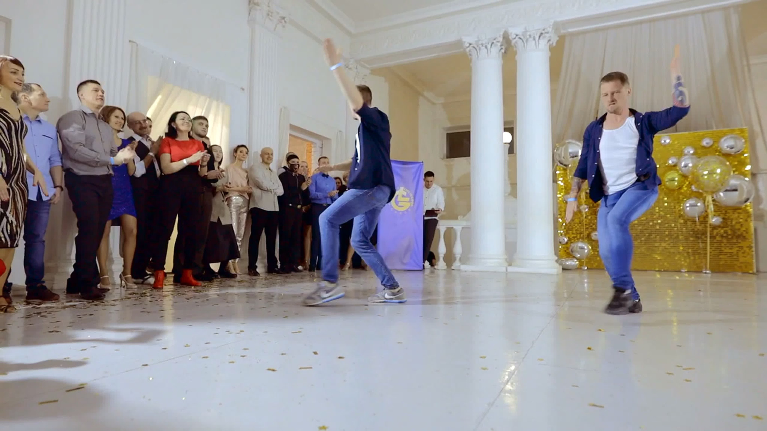 Видео снято в фотостудии «2 этаж»