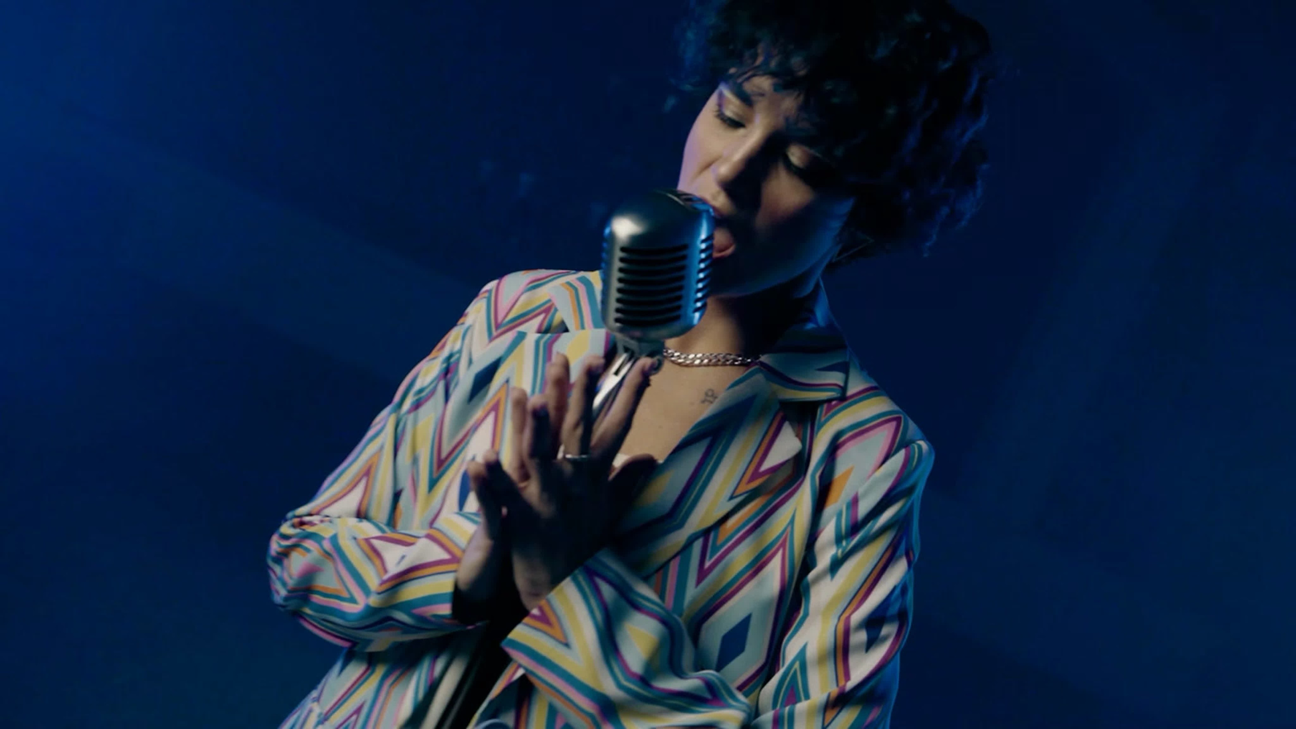 Видео снято в фотостудии «2 этаж»