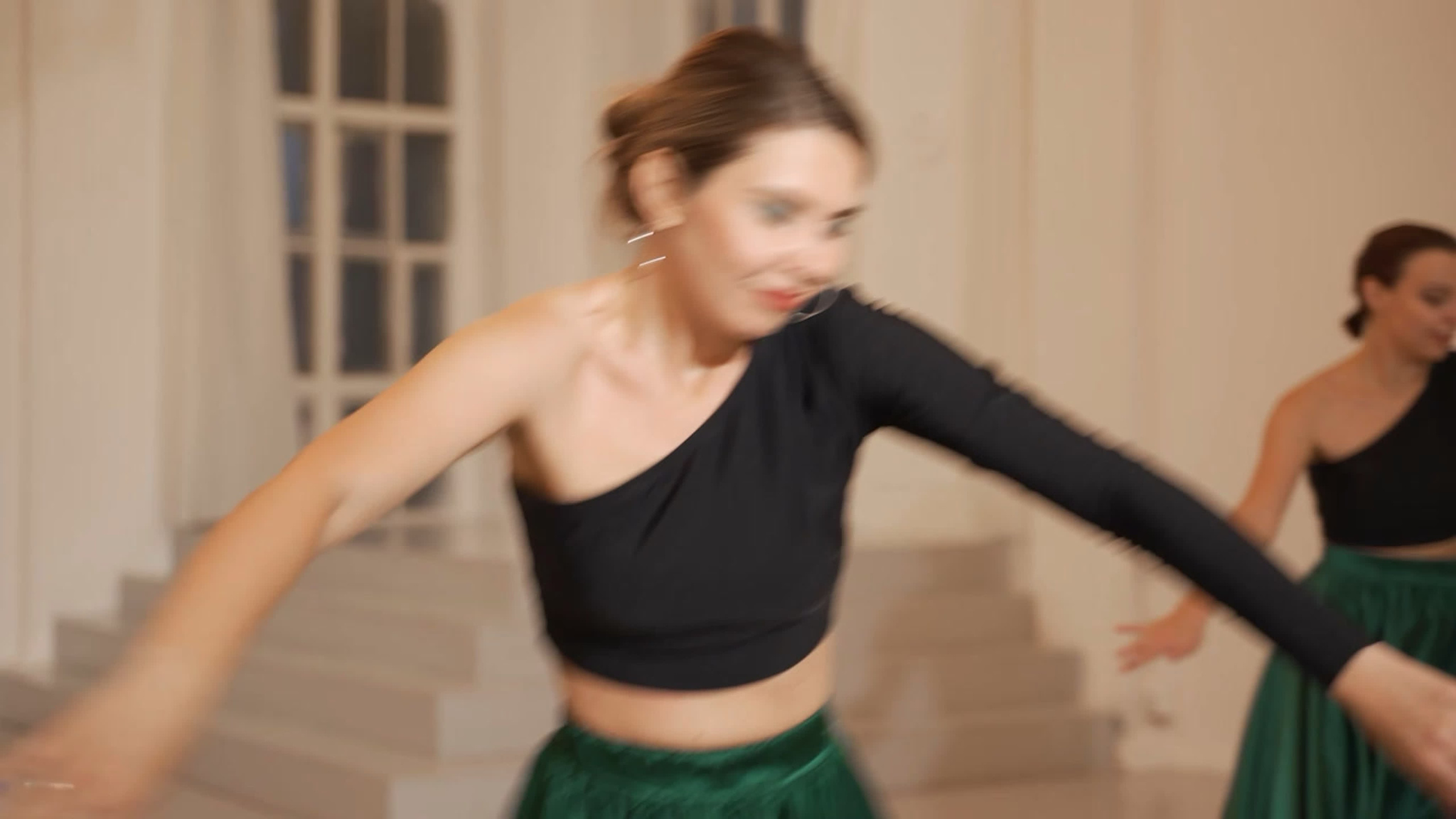 Видео снято в фотостудии «2 этаж»