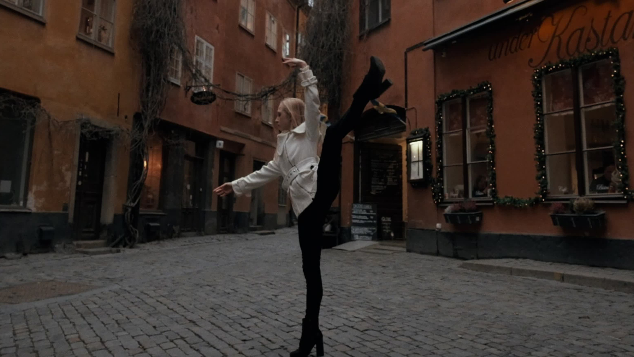 Имиджевые видео ролики и fashion съёмка. Свадебный видеограф в Москве Максим Лобач-Граубергер