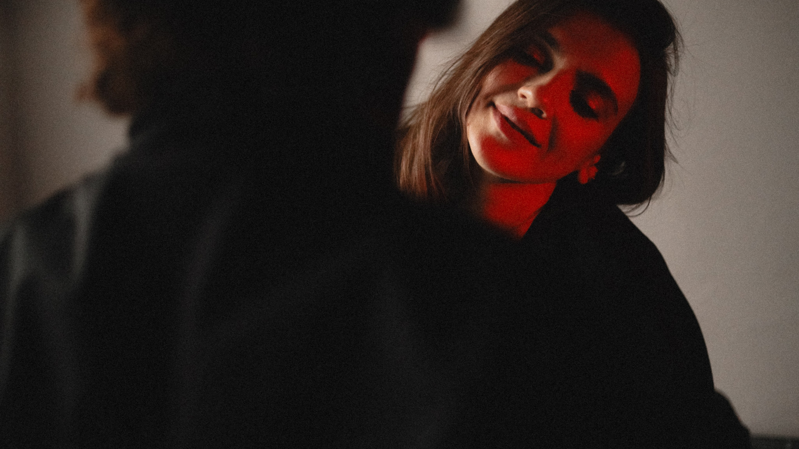 Черное на красном