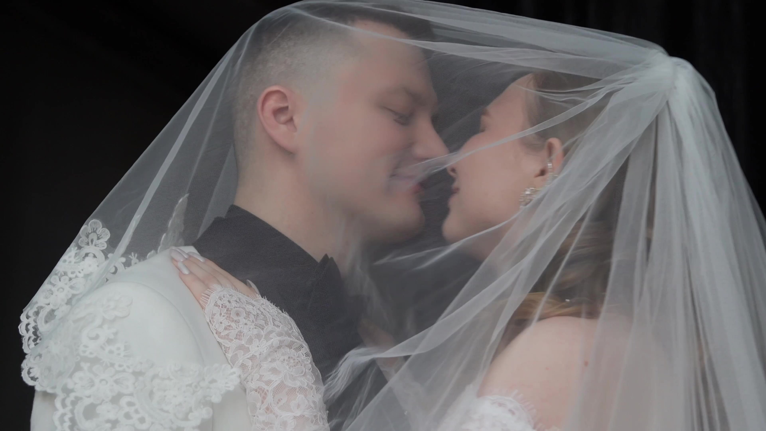 Свадебные клипы и фильмы. Свадебный видеограф рилсмейкер. Видеосъемка свадеб Москва и Подмосковье