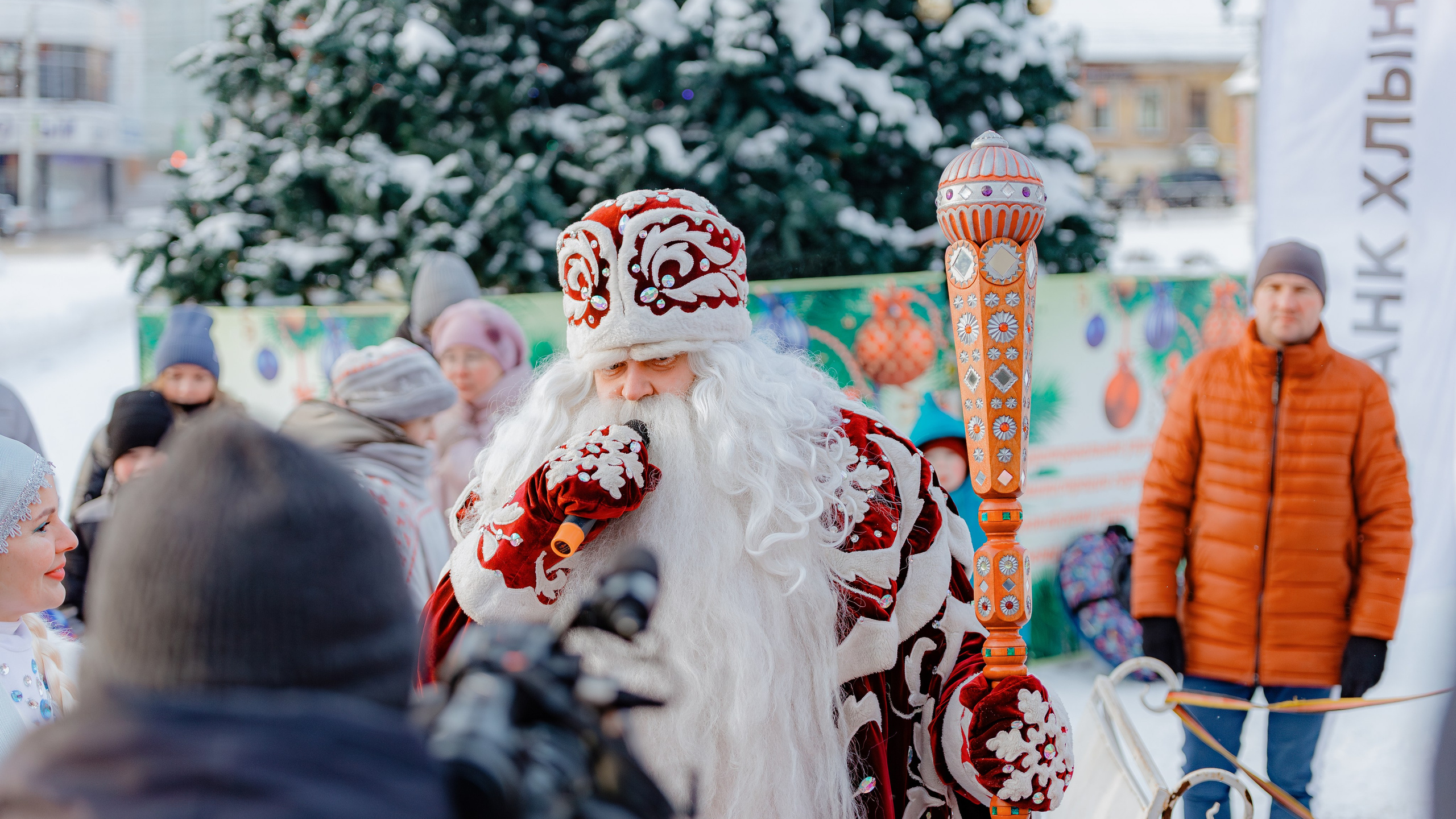 Ёлка от банка «Хлынов»