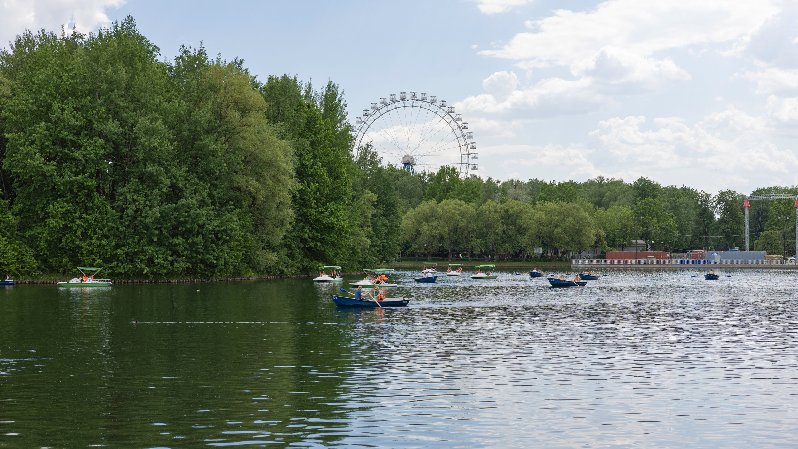 Измайловский парк. Почти лето.