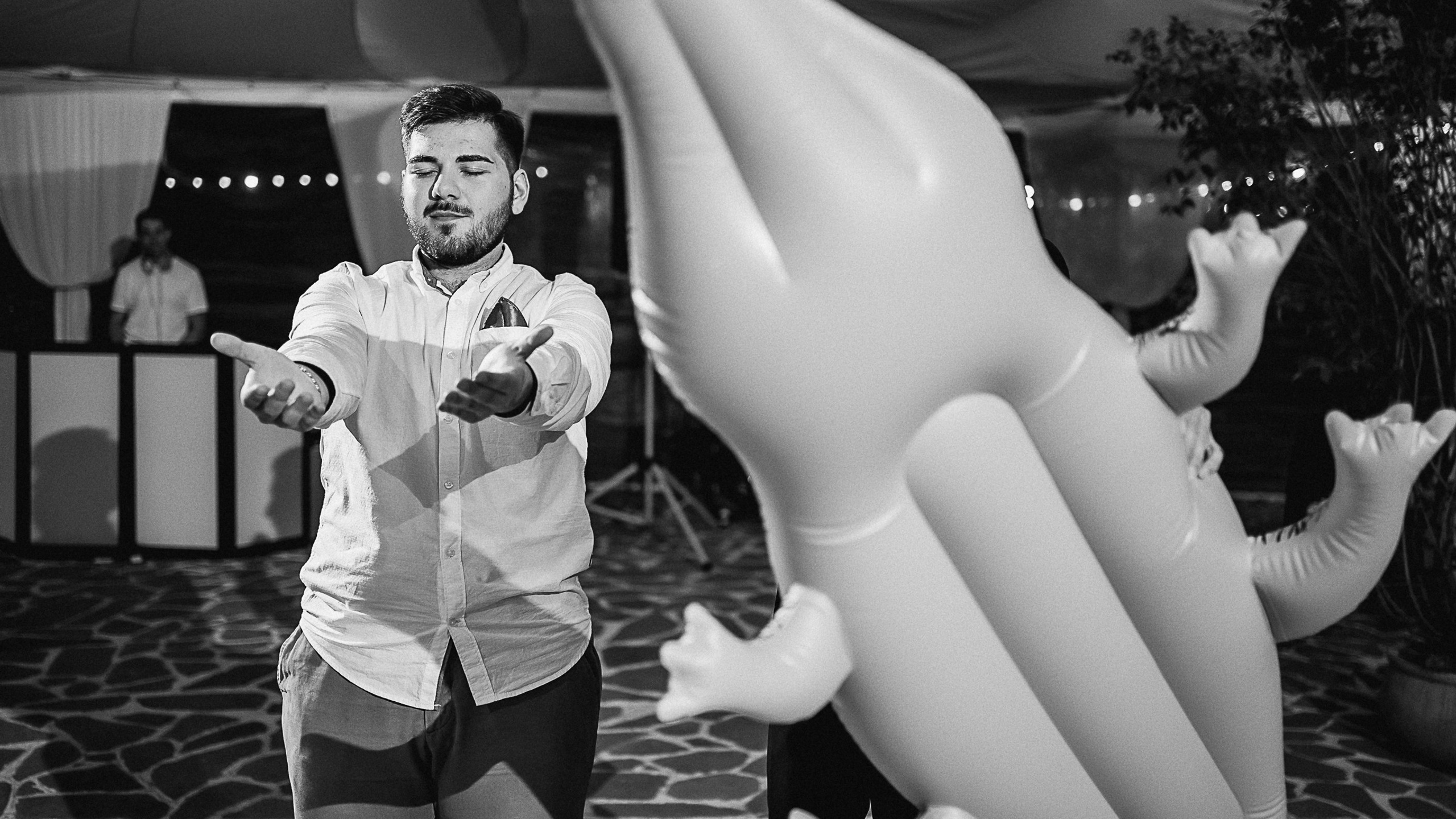 Крокодил на свадьбе?!