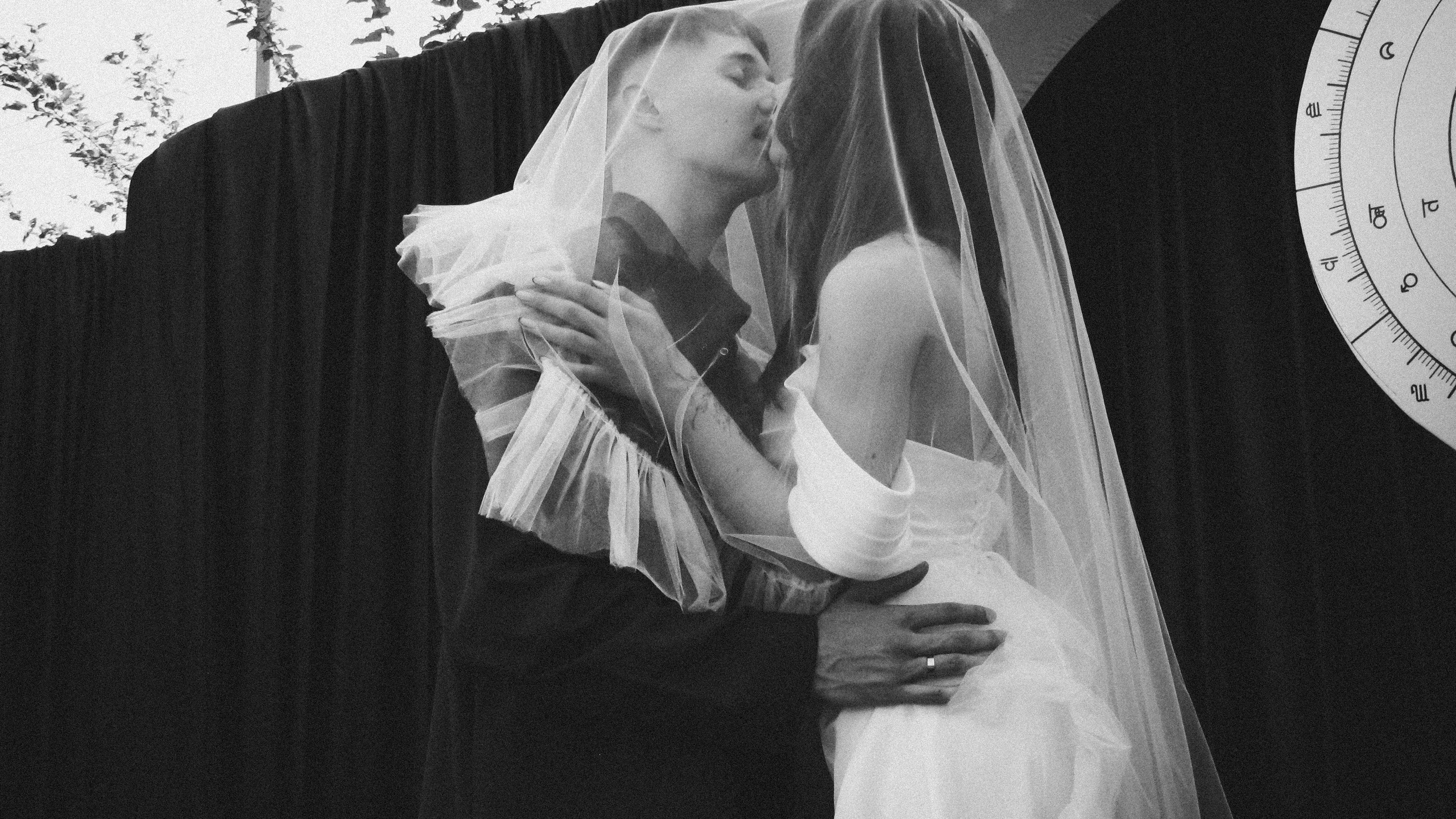 Танец принца с розой!