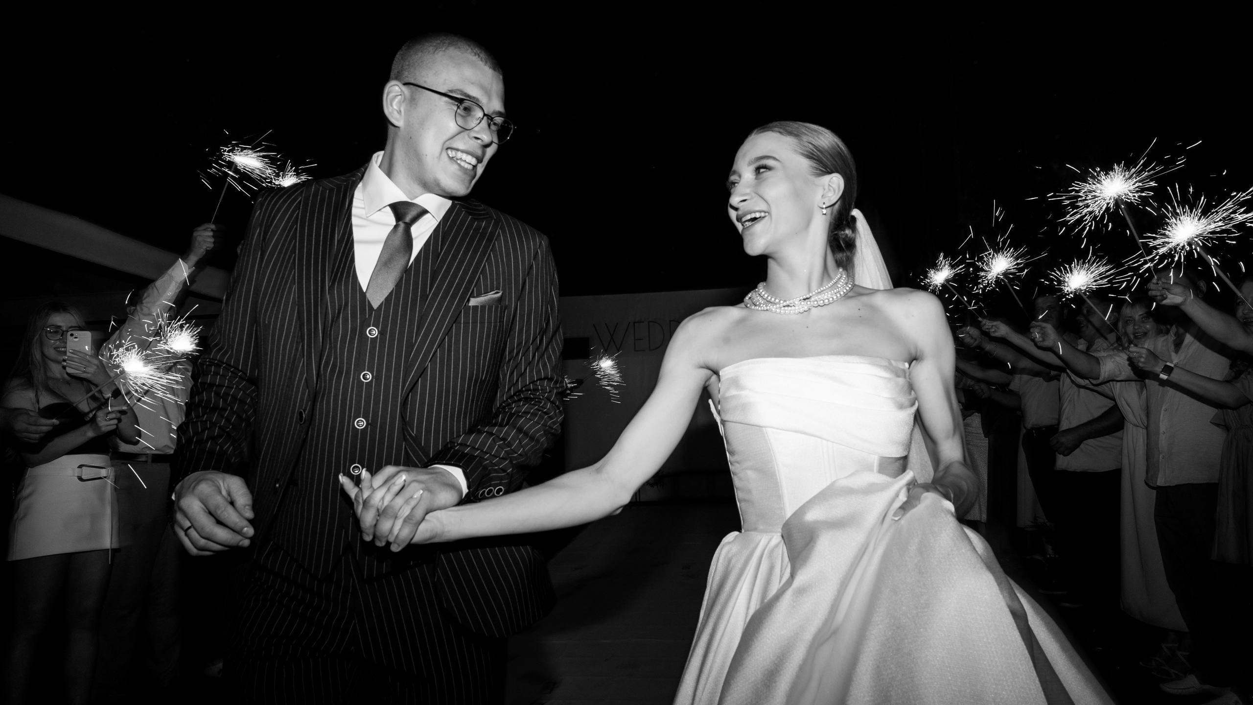 У нас всё время треш. Романтика дома.