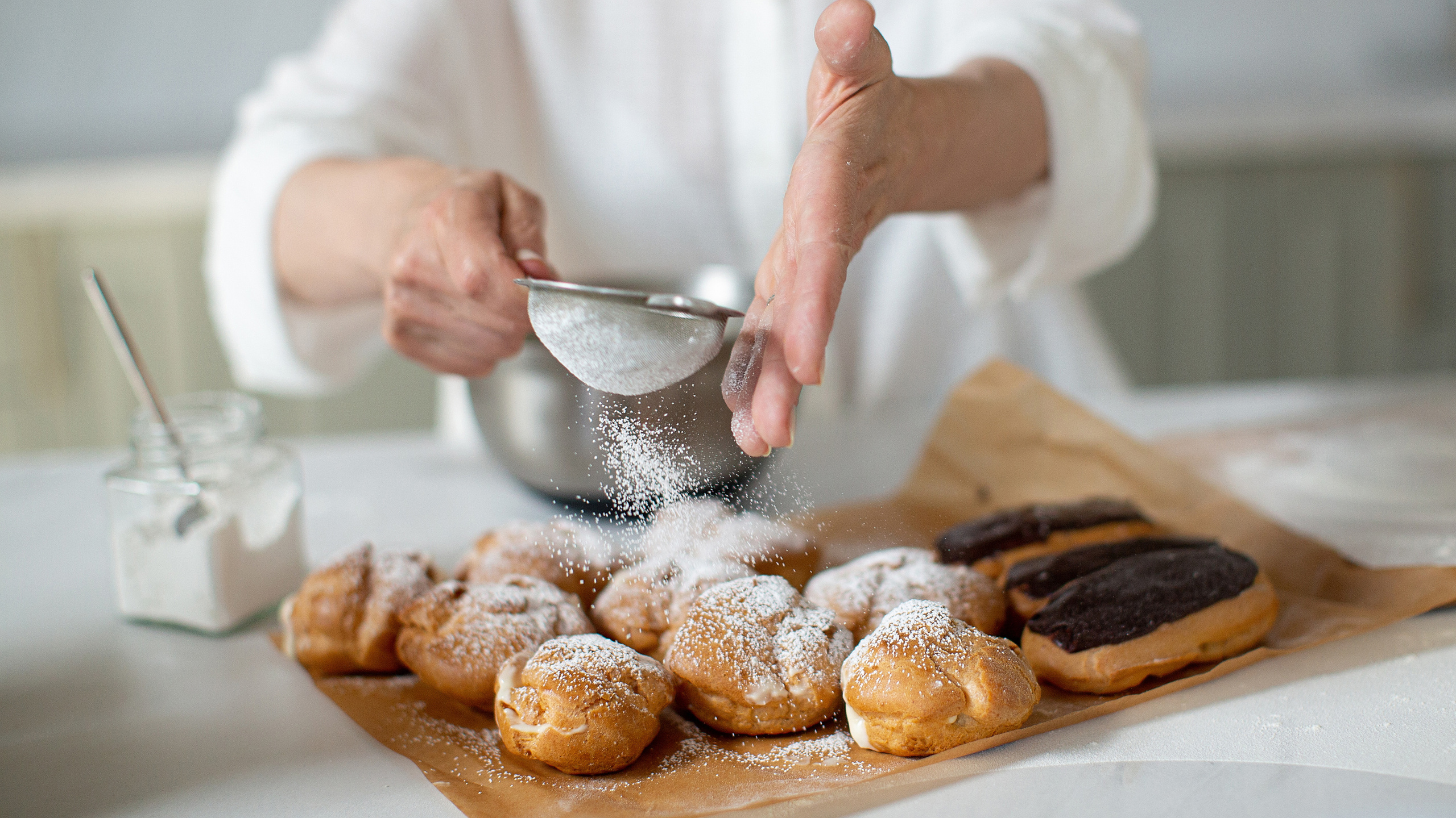 Мамины эклеры. Кондитер