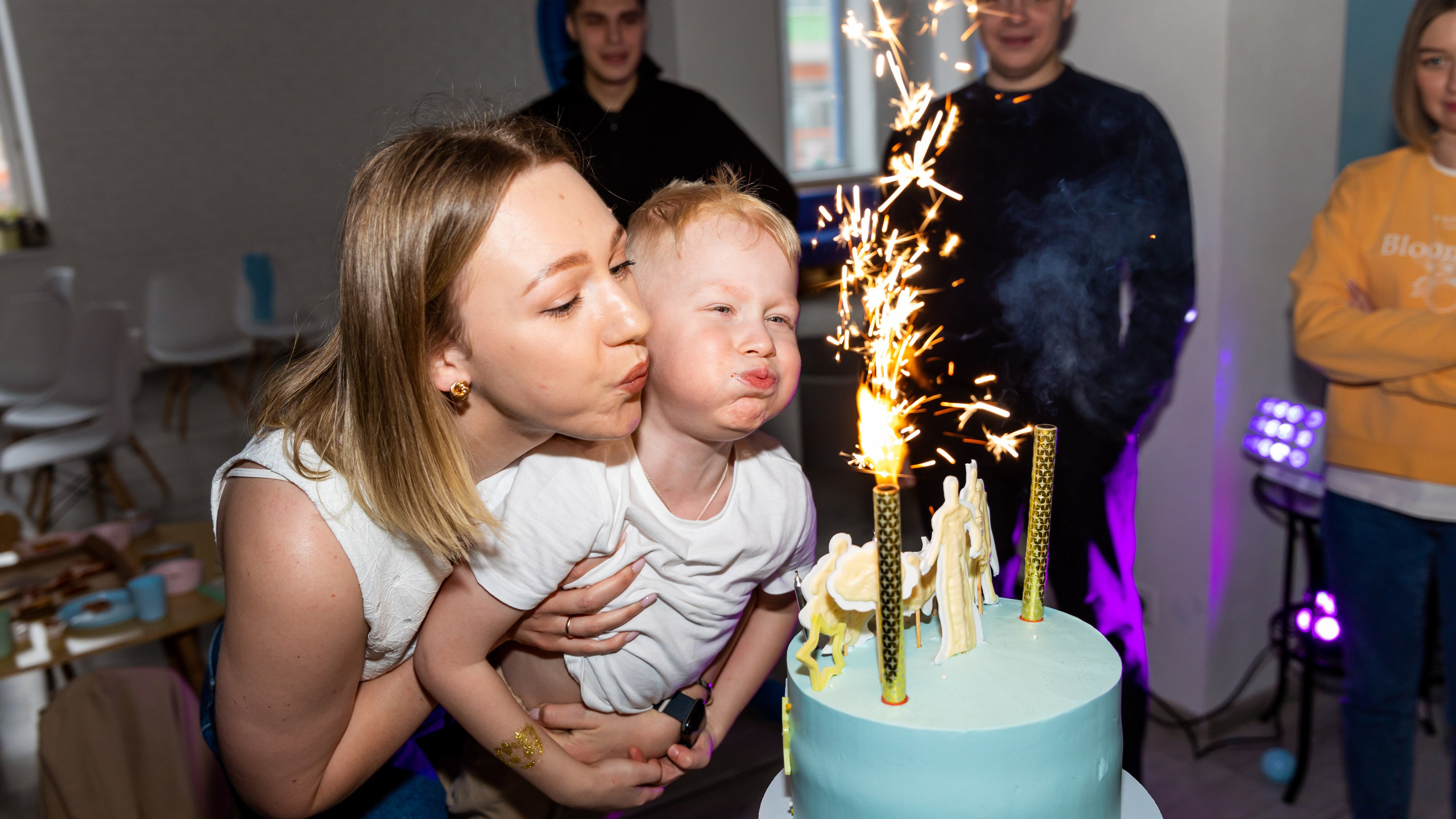 Максиму 6 лет