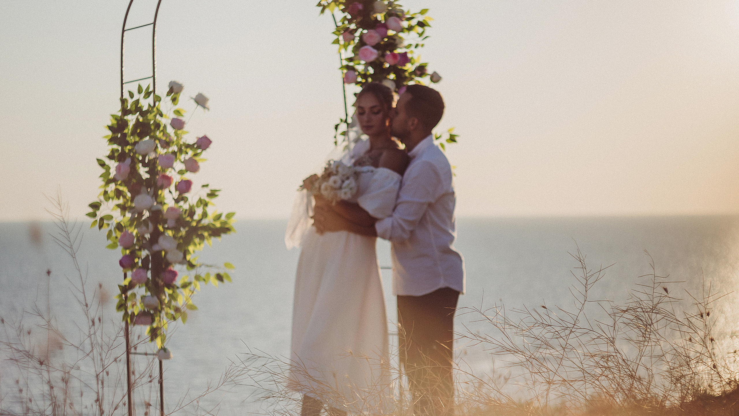 На закате моря