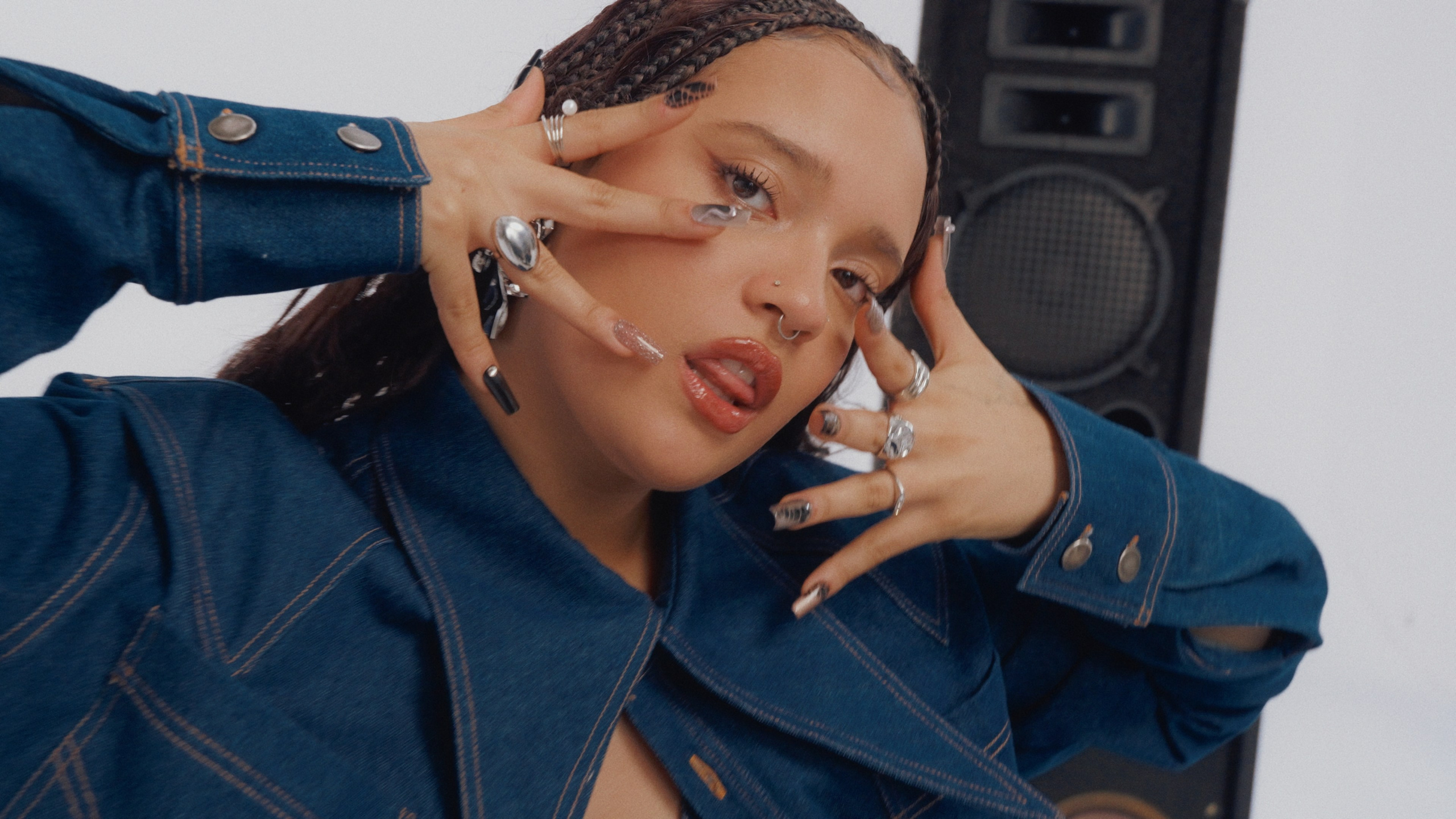 NEONAIL x SARA JAMES