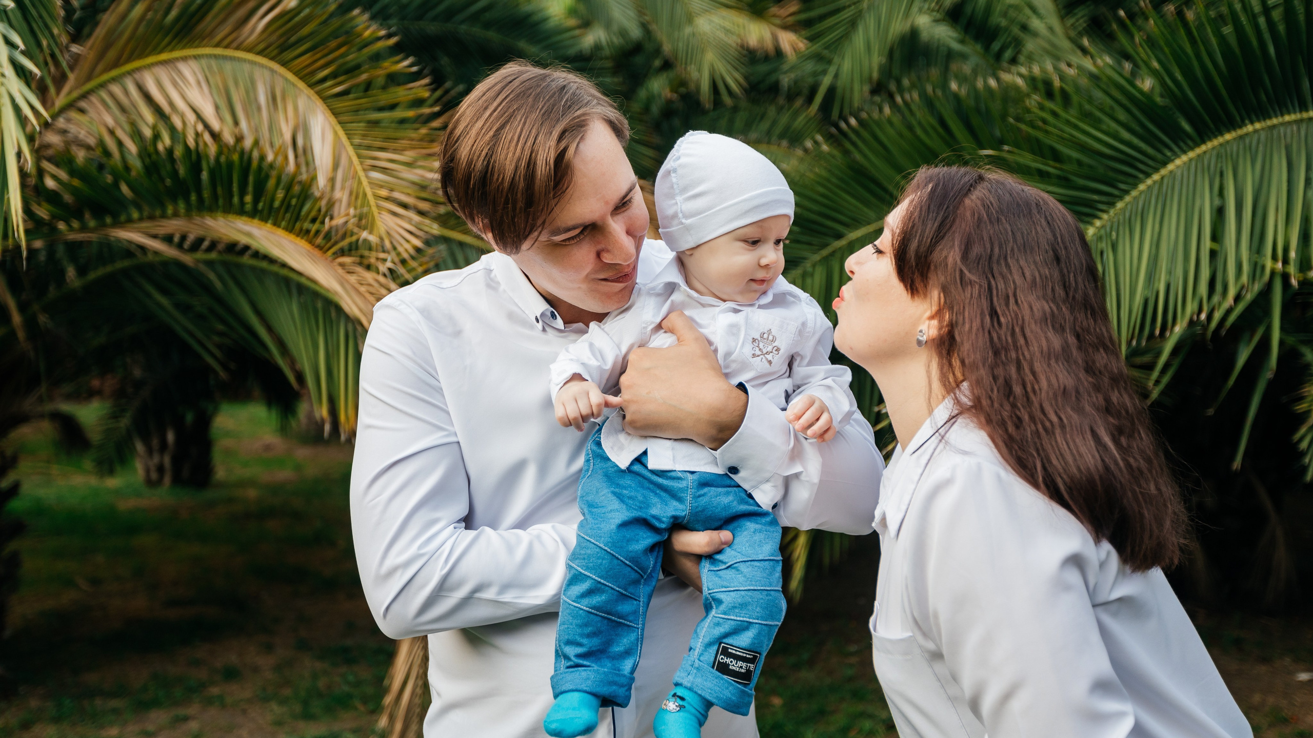 Алексей и&nbsp;Нарине с&nbsp;малышом