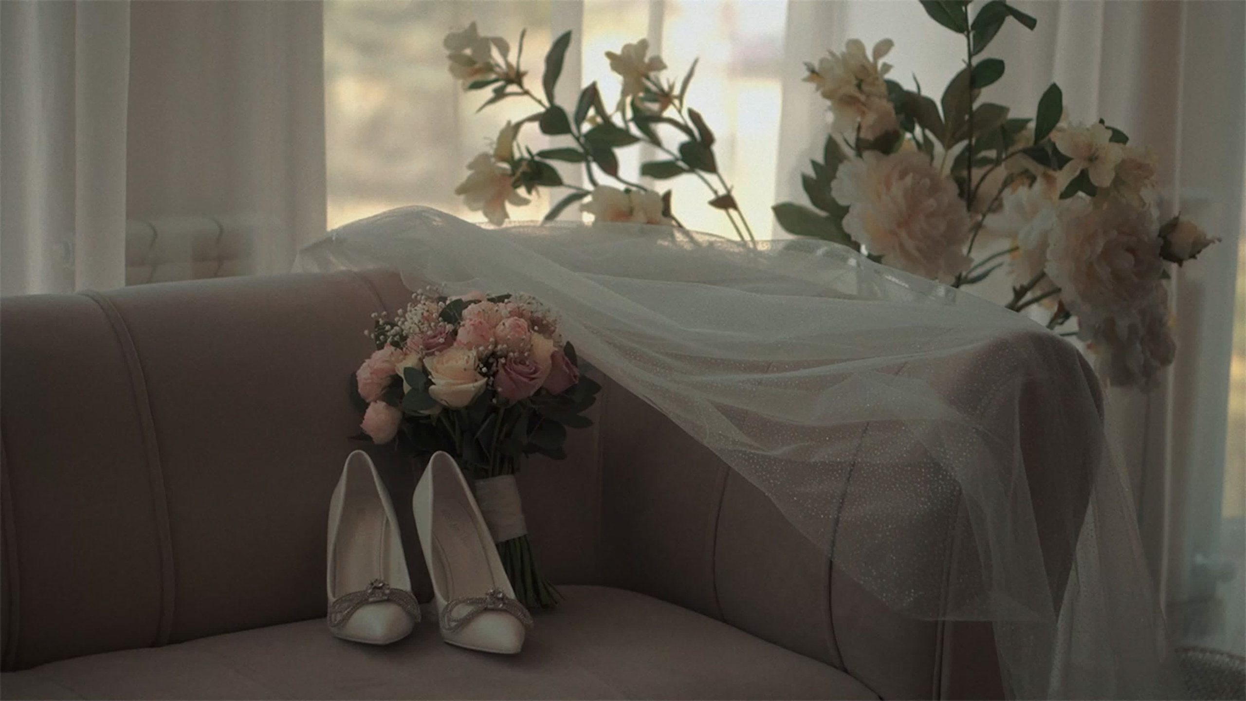 Смотреть видео Андрея Абрамова (Abramov Films). Меня зовут Андрей, и я — свадебный видеограф в Брянске и Москве