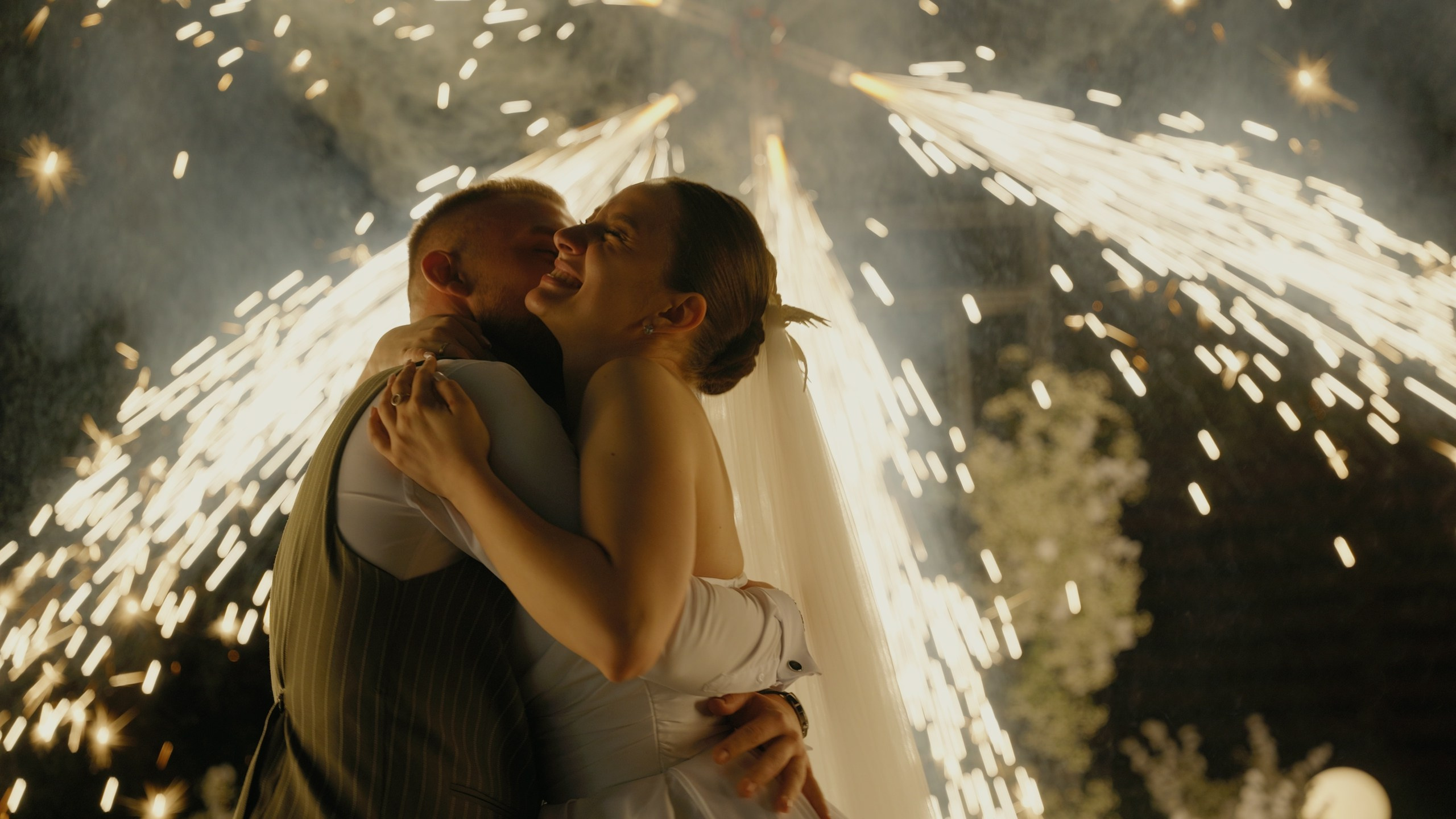 Смотреть видео Андрея Абрамова (Abramov Films). Меня зовут Андрей, и я — свадебный видеограф в Брянске и Москве