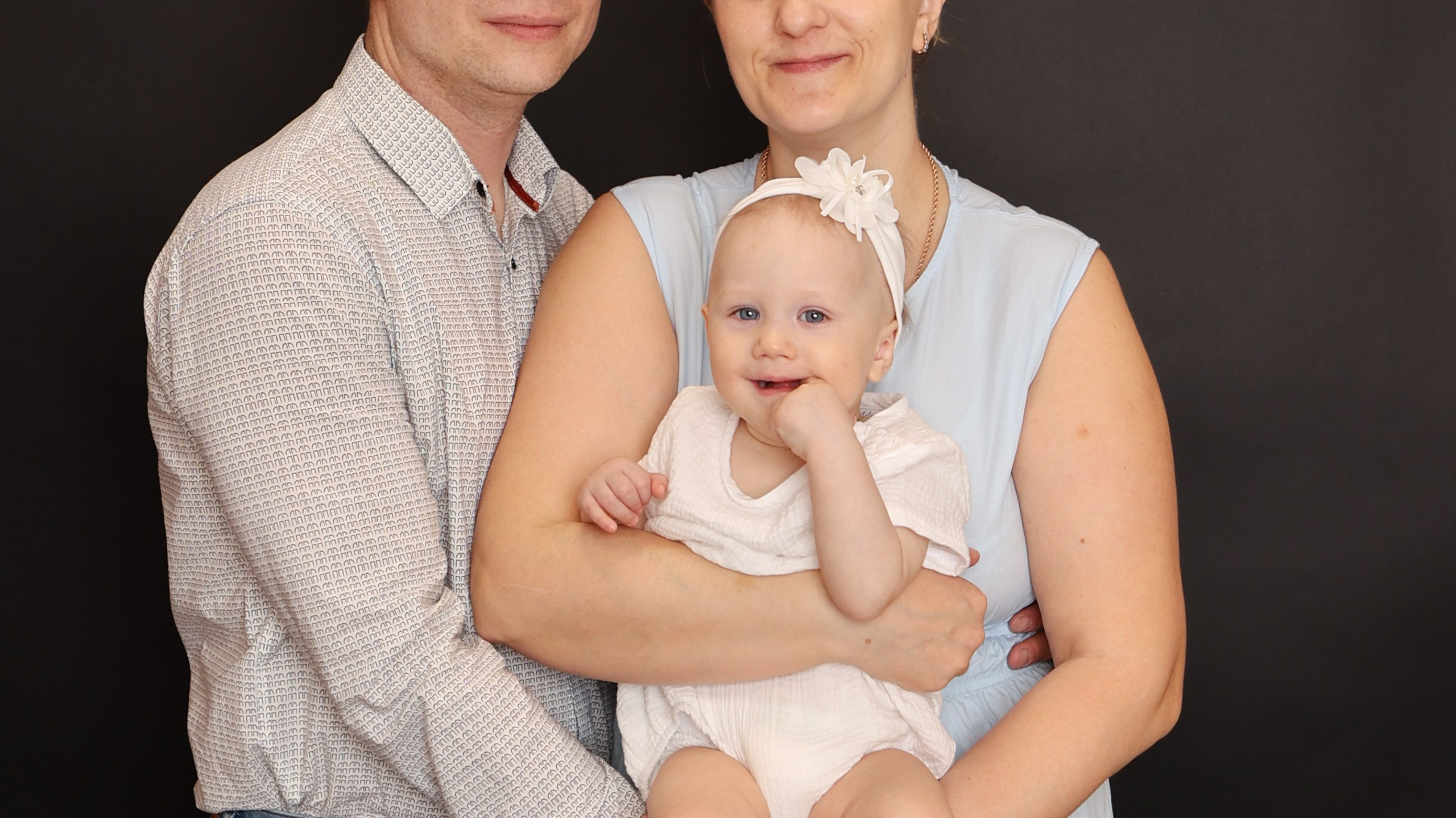 Фото с родителями на однотонных фонах