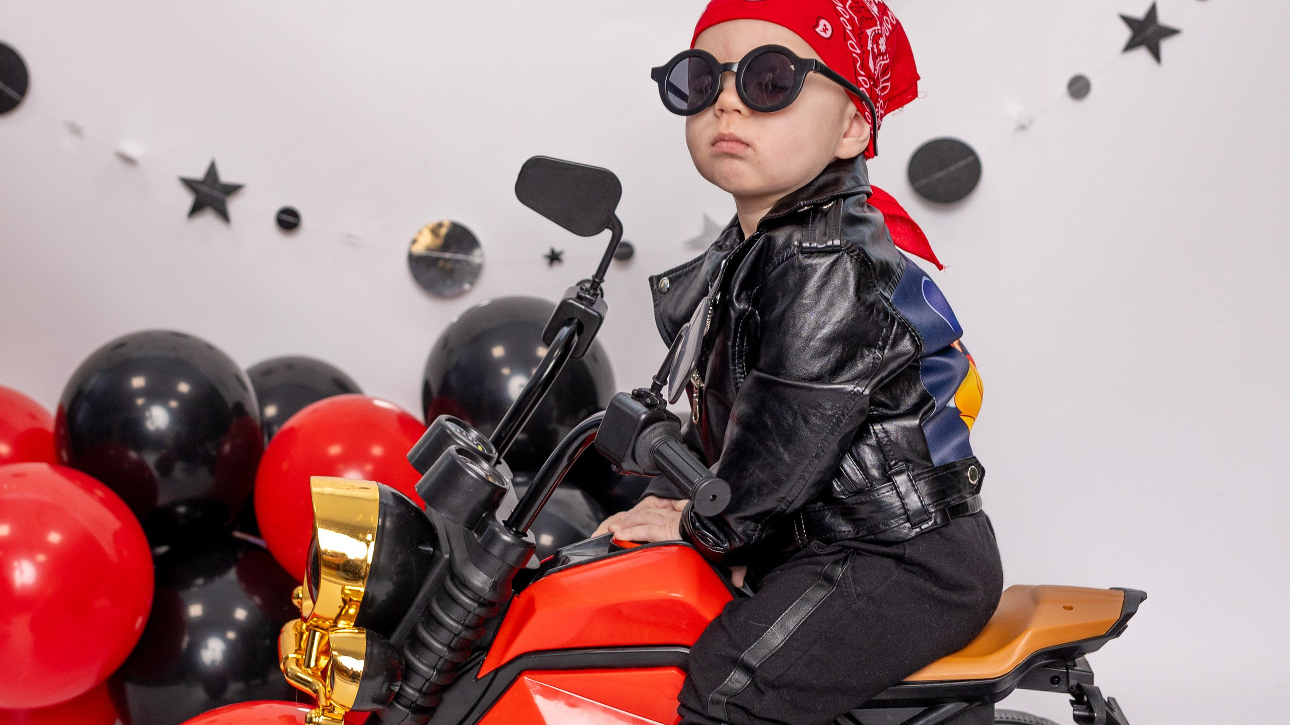 Фотозона с мотоциклом