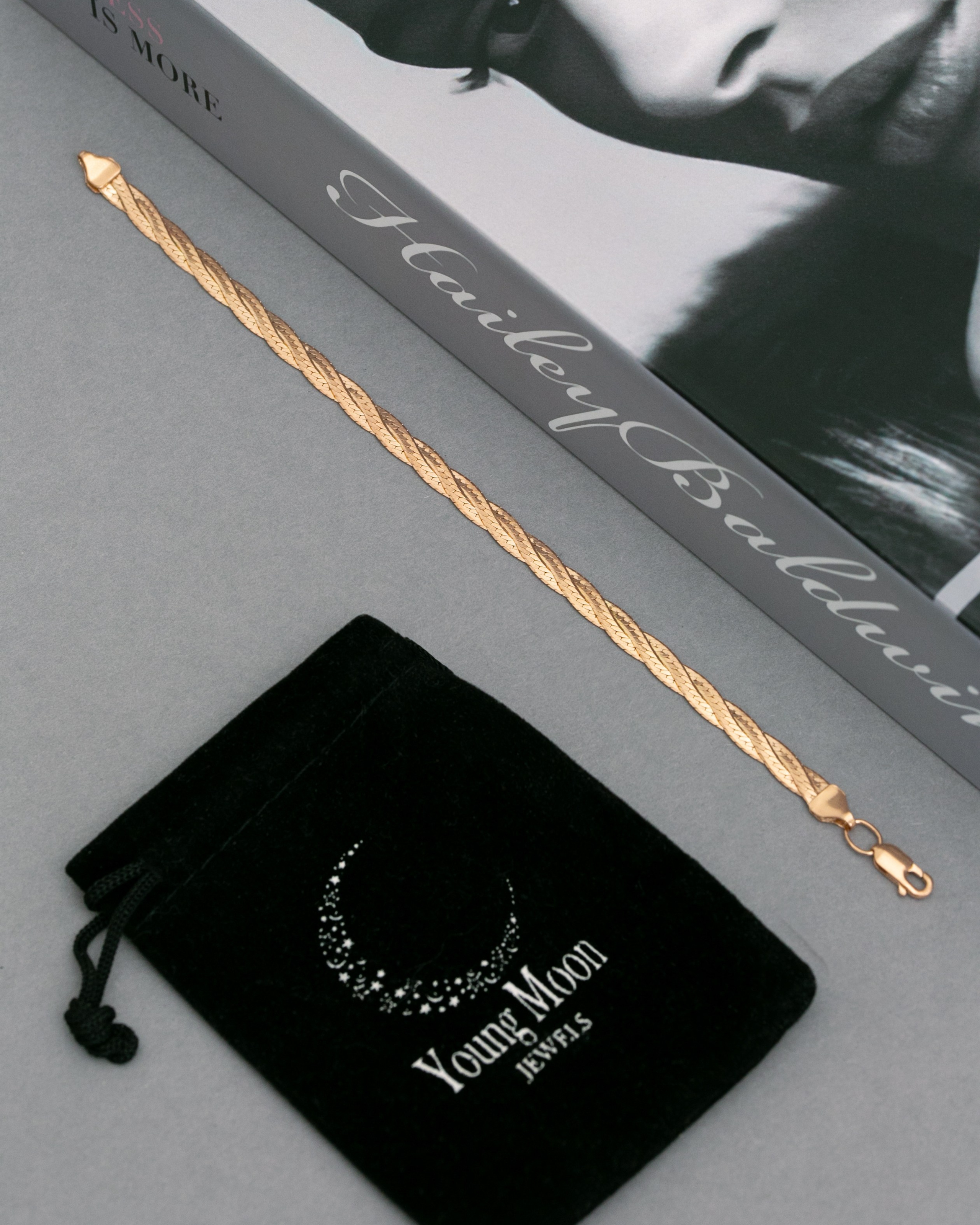 Ювелирные изделия на модели и в композиции