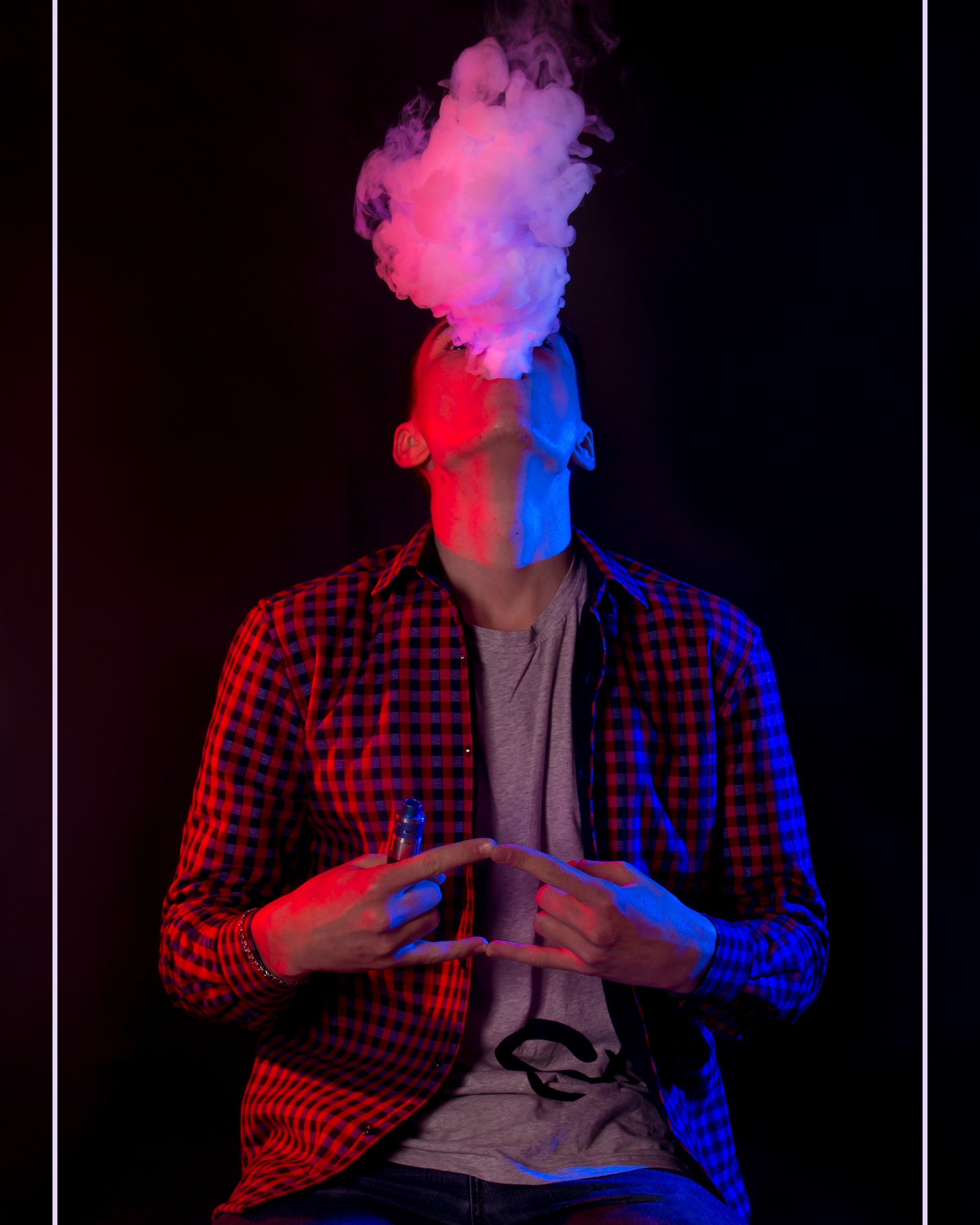 Мужской портрет и&nbsp;дым