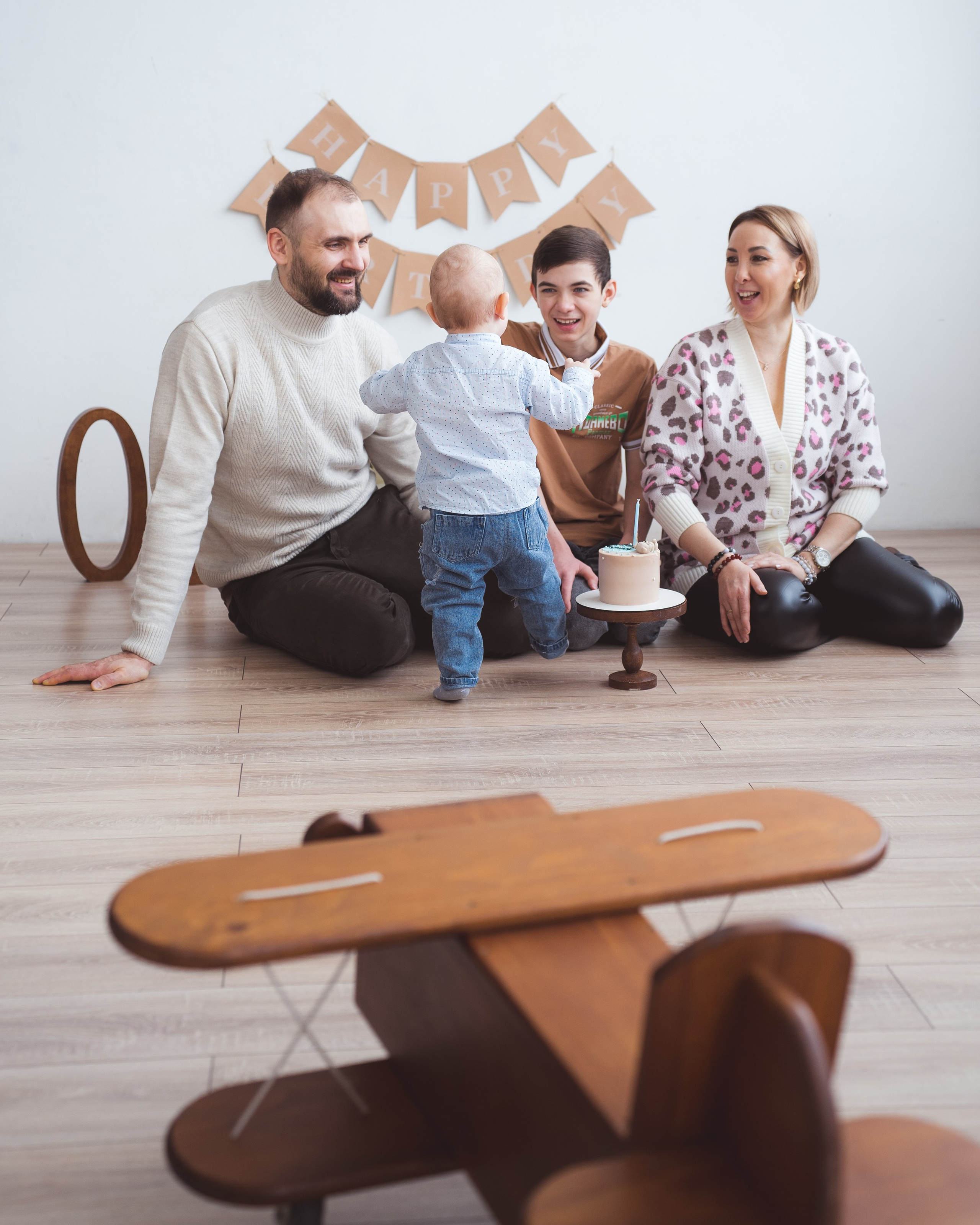 Дамиру 1 год