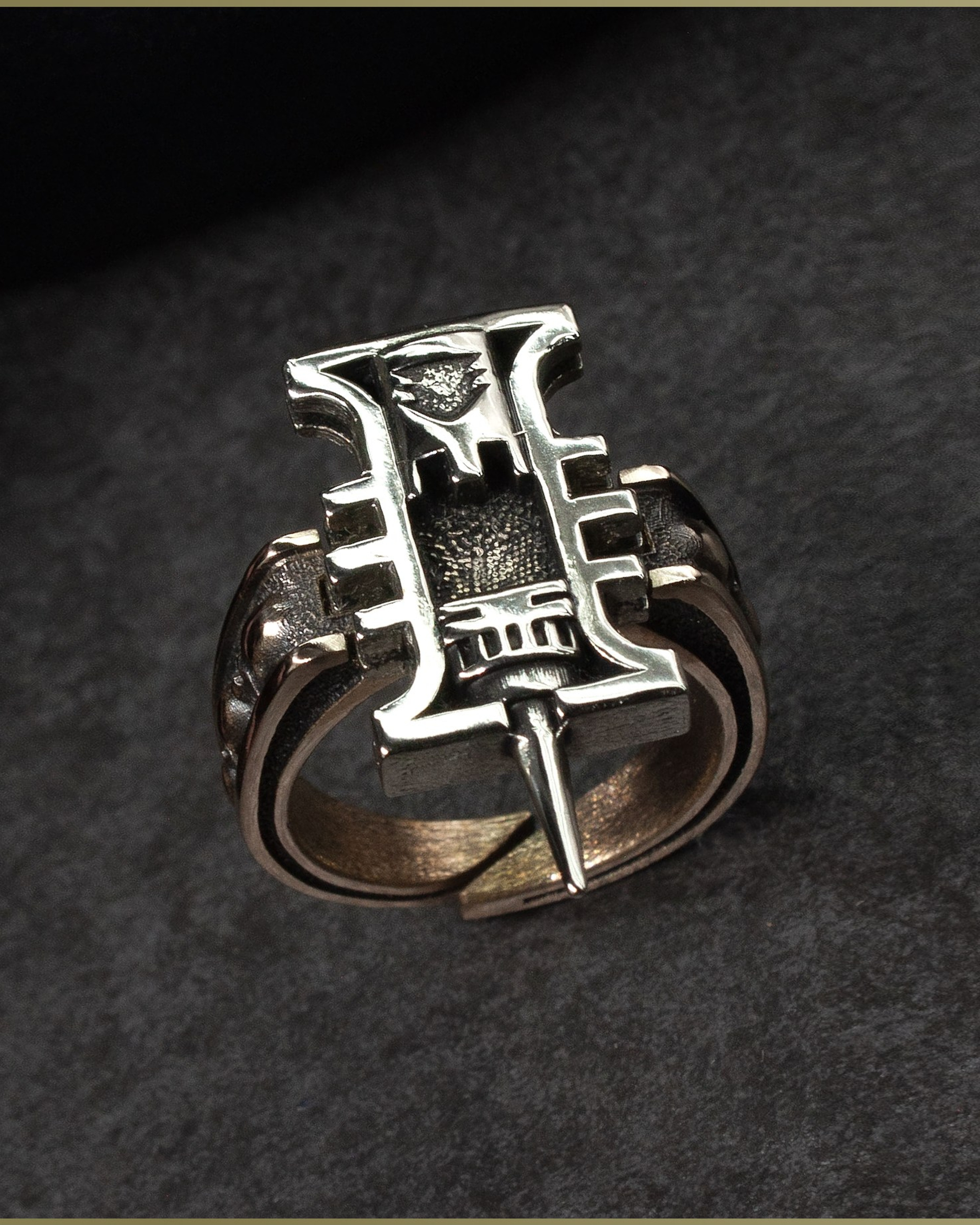 WARHAMMER 40 000 ROGUE TRADER ФАН-АРТ КОЛЬЦО-ИГЛА ТОРГОВЦА