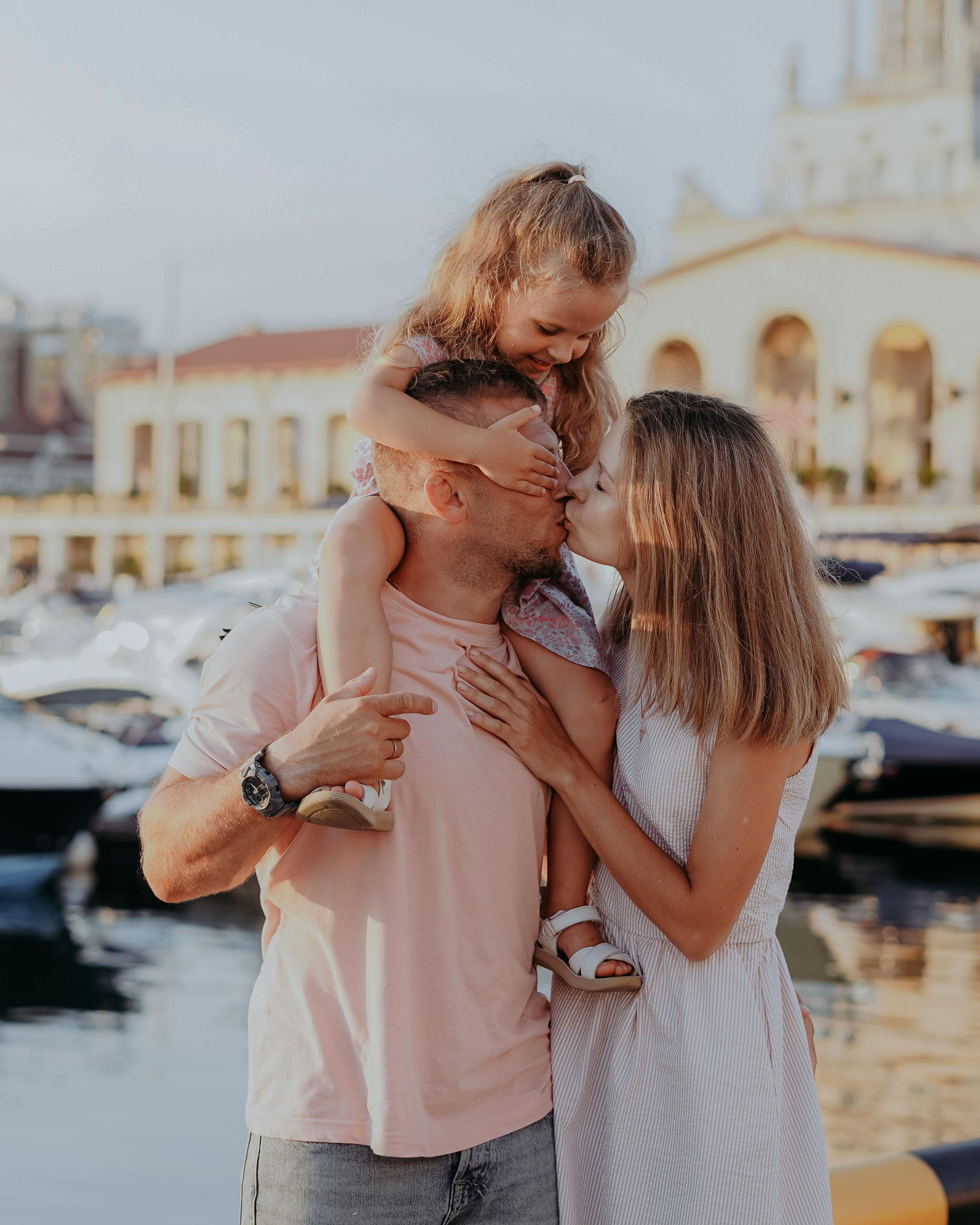 Анна, Денис и Настя в морском порту