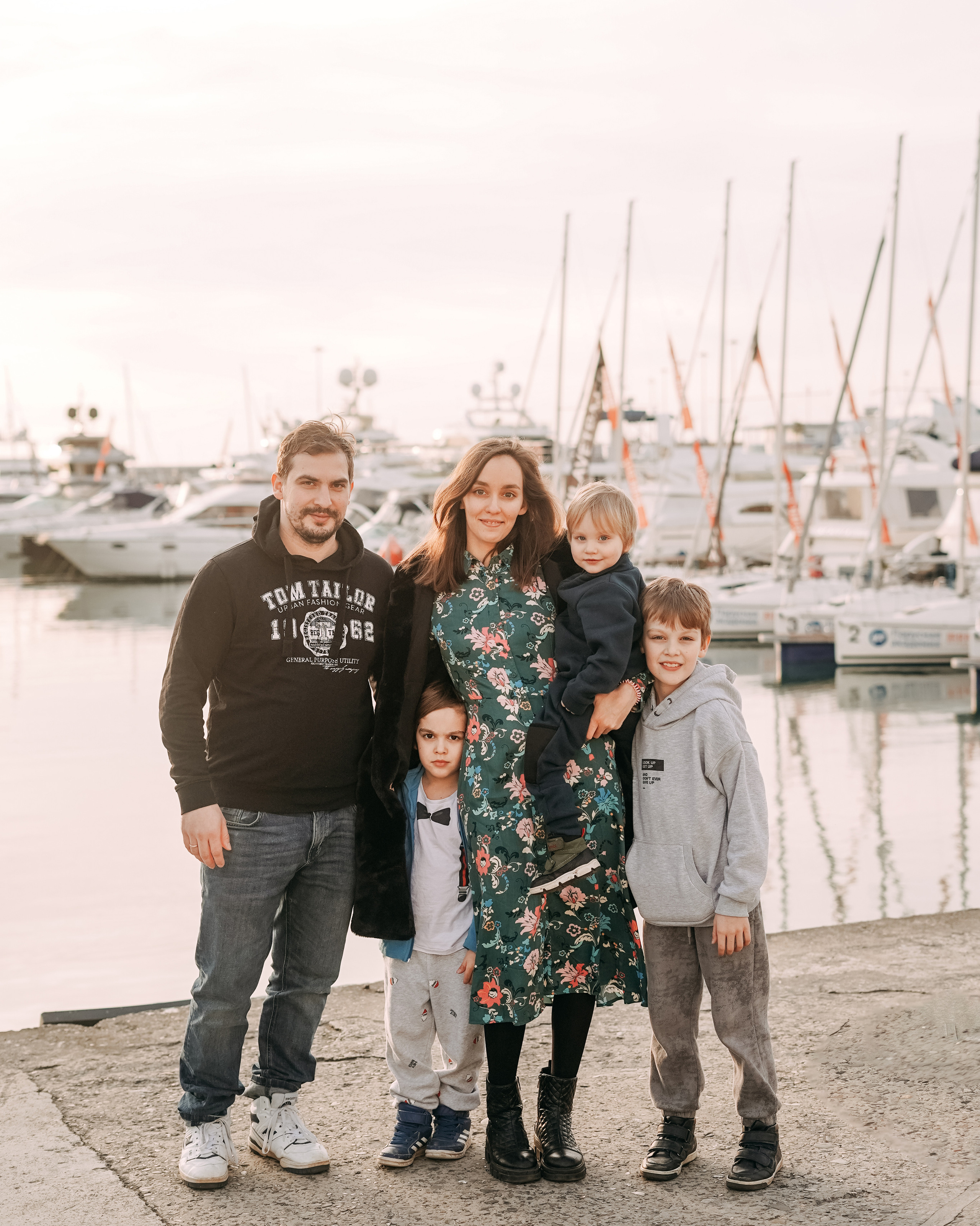 Артем, Надя, Миша, Коля и Федя в морском порту Сочи