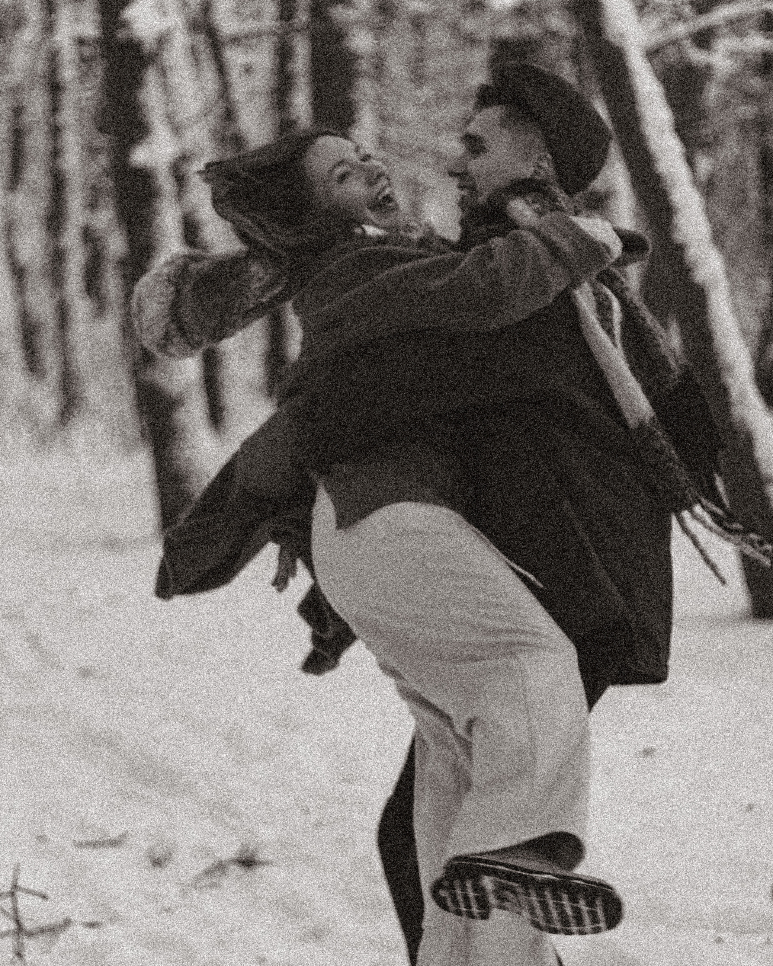 Парная фотосессия в&nbsp;Калининграде в&nbsp;зимнем лесу