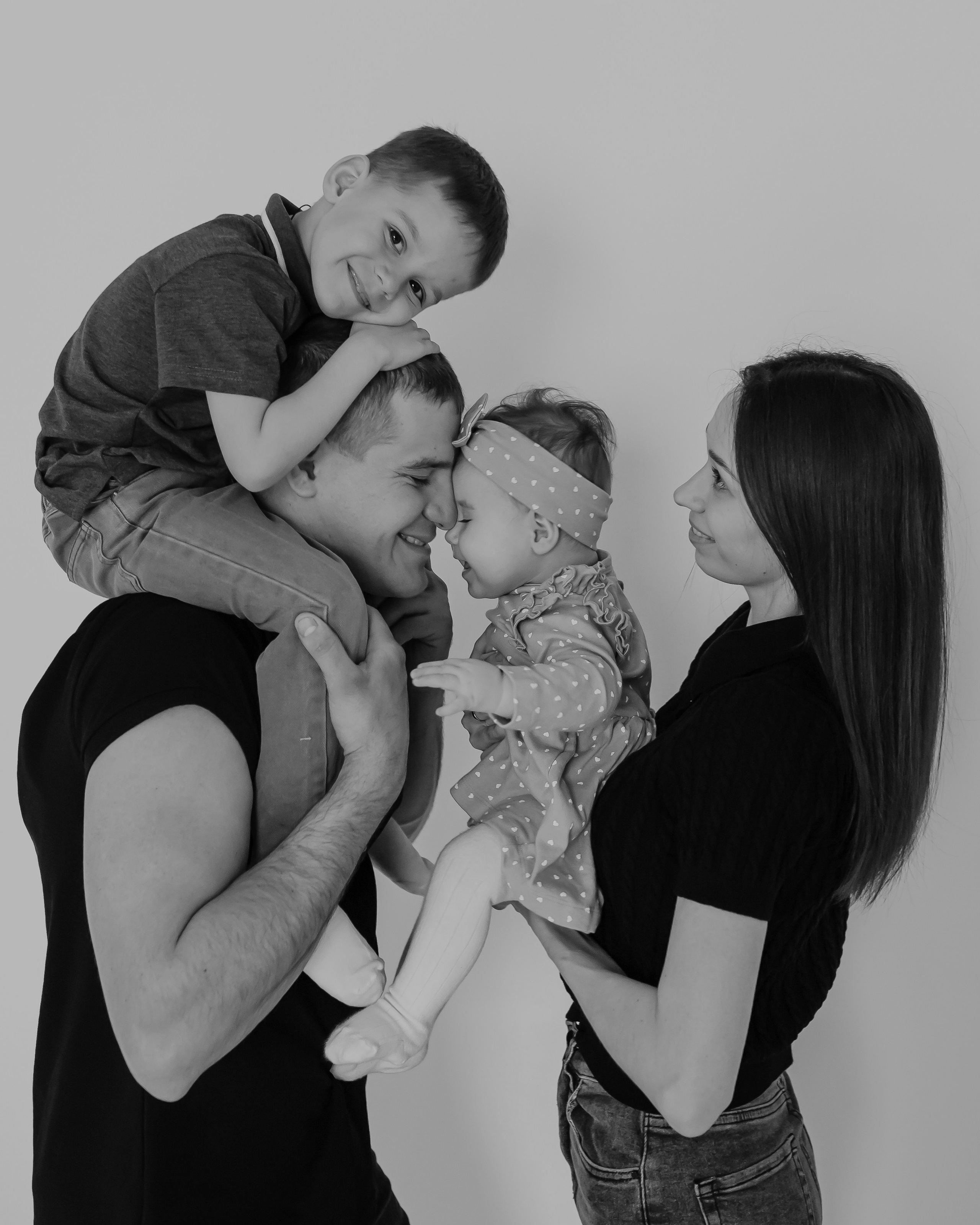 Вика, Миша, Костик и Полина