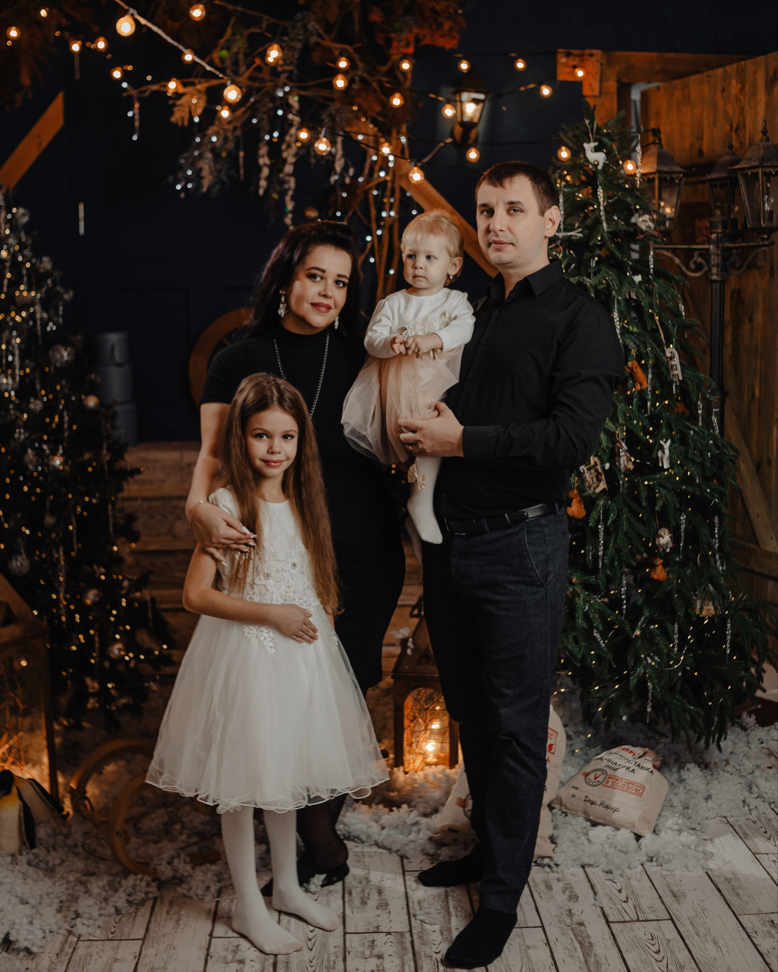 Оля с семьей