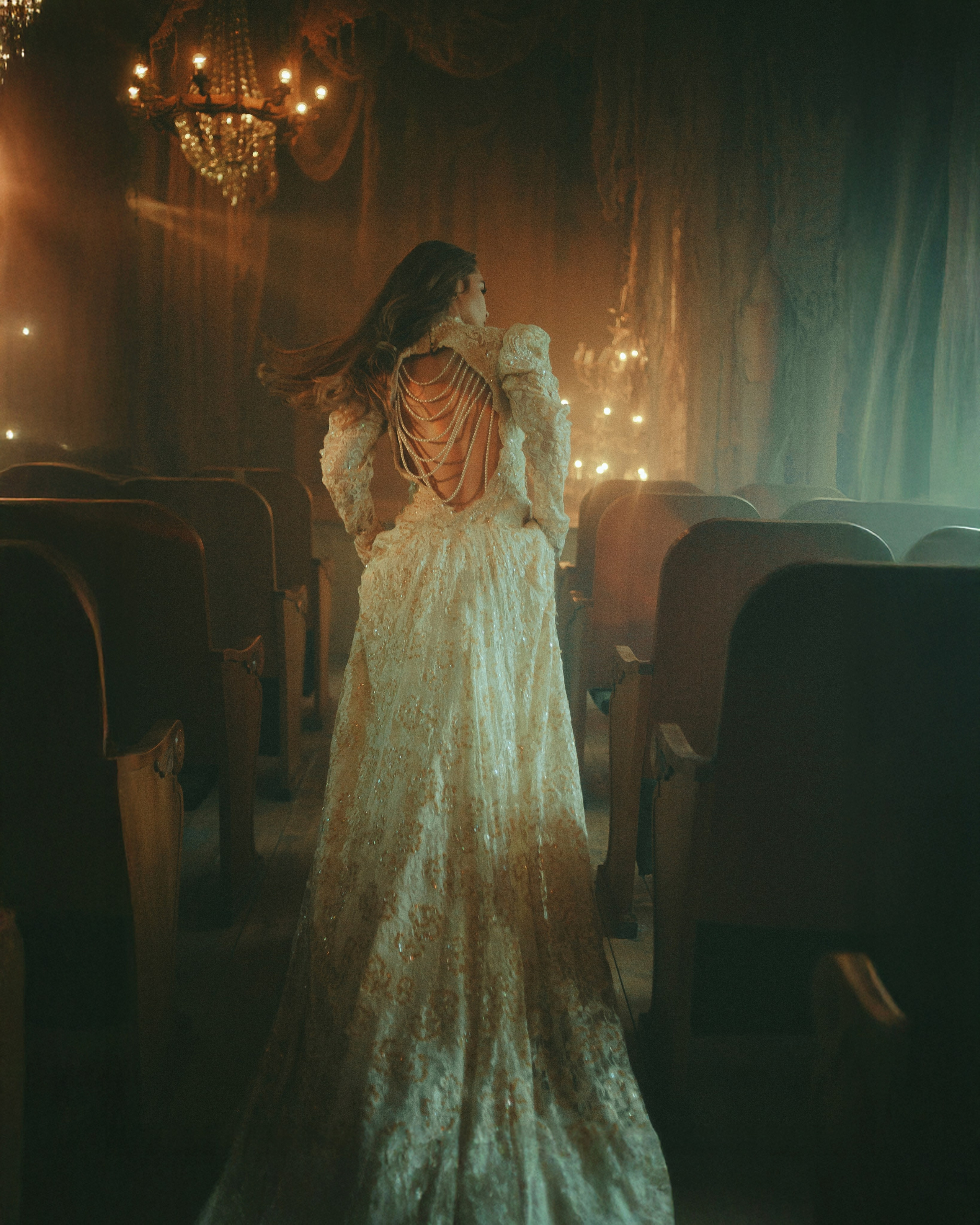 Москва. Заброшкнный театр. Алина.