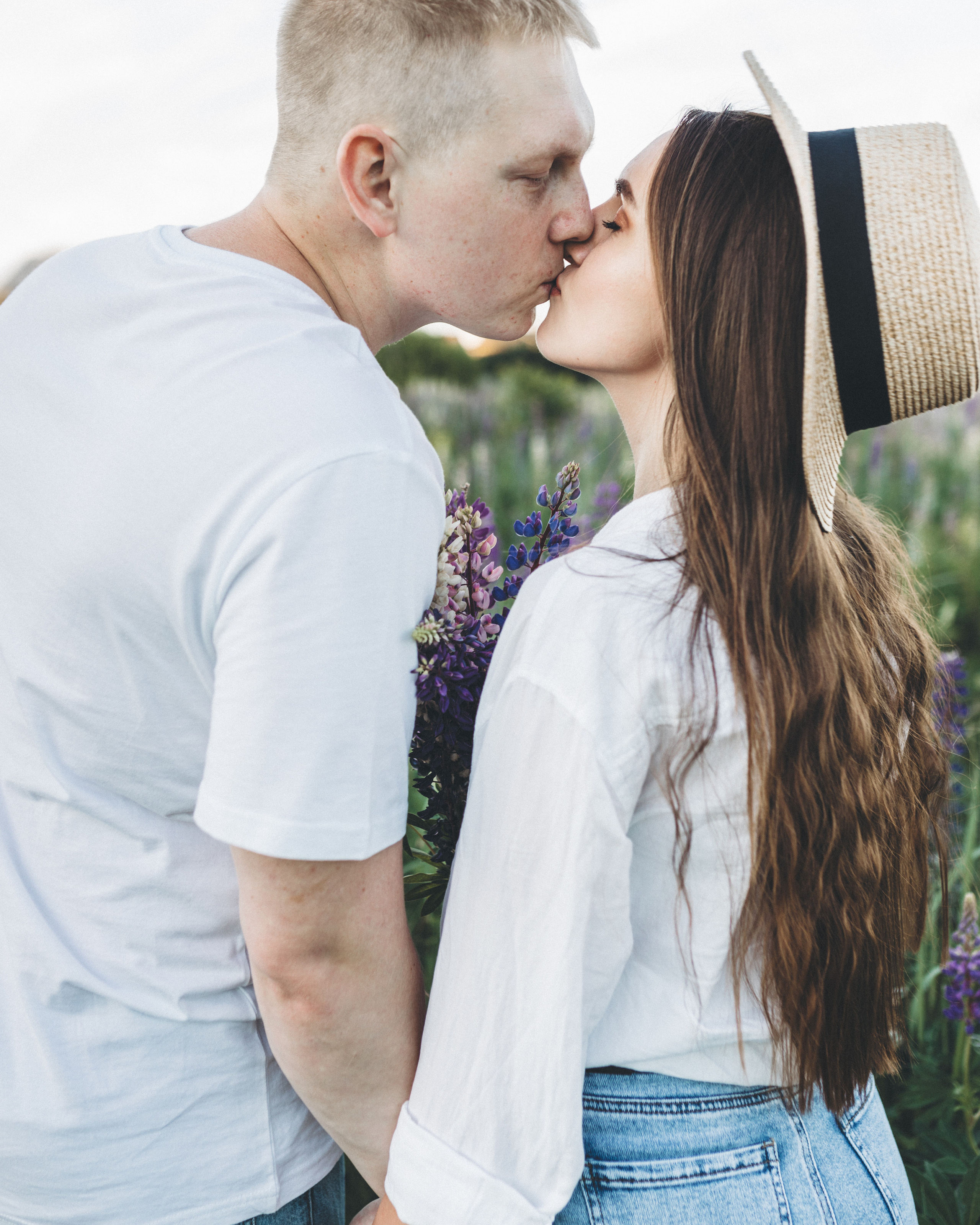 Прогулка по люпиновому полю с Лешей, Кристиной и Мишенькой